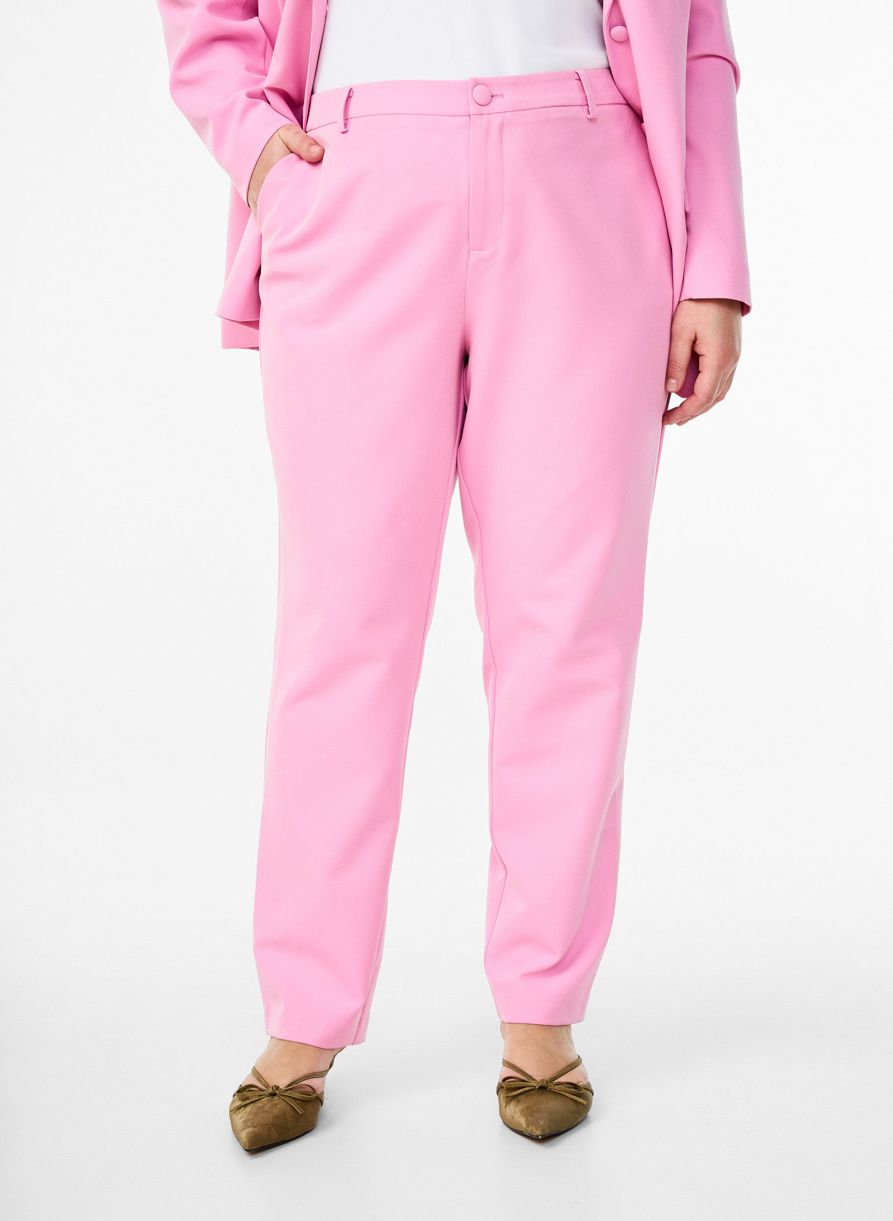 ZizziHousut taskuilla ja suorilla lahkeilla, Vaaleanpunainen, Model image number 2