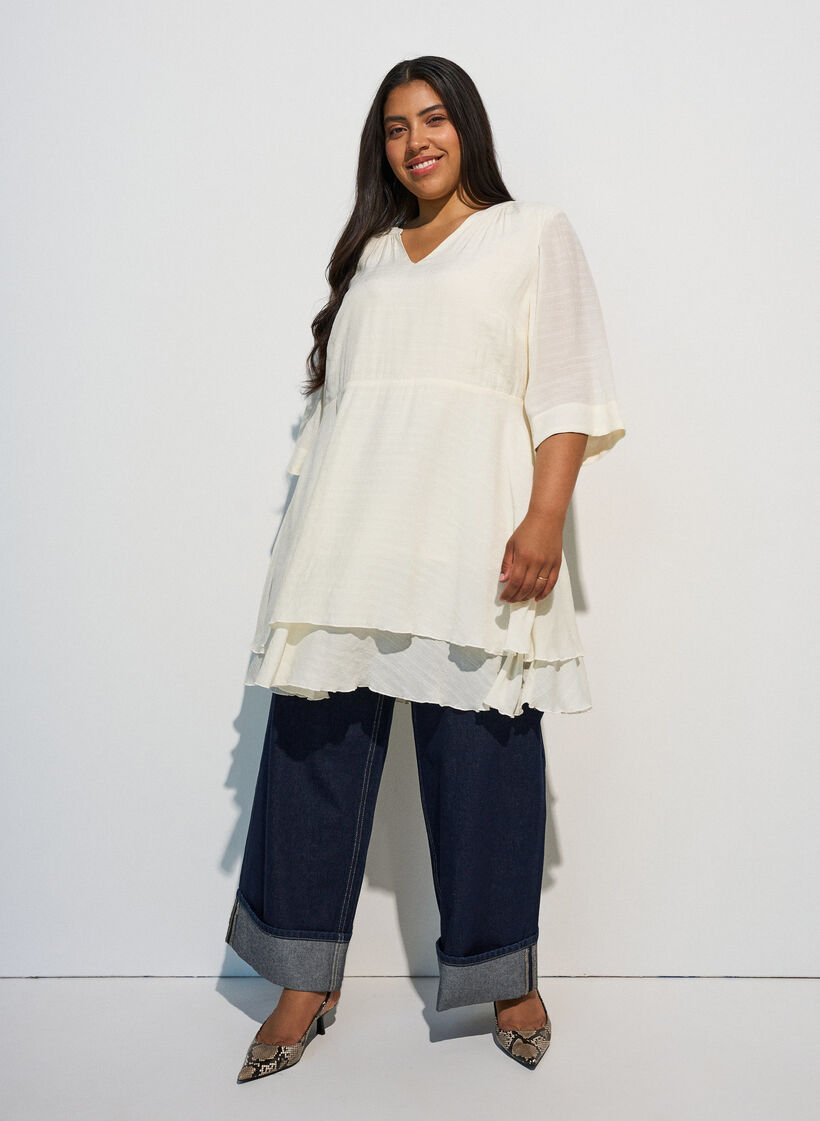 A-linjainen mekko kerrostetuilla r&ouml;yhel&ouml;ill&auml;, Vanilja, Model image number 1