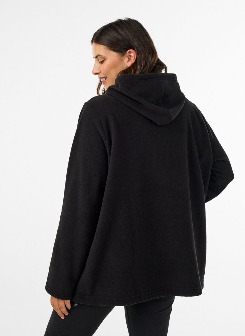 Fleece-huppari korkealla kauluksella ja brodeeratulla tekstill&auml;, Musta, Model image number 2
