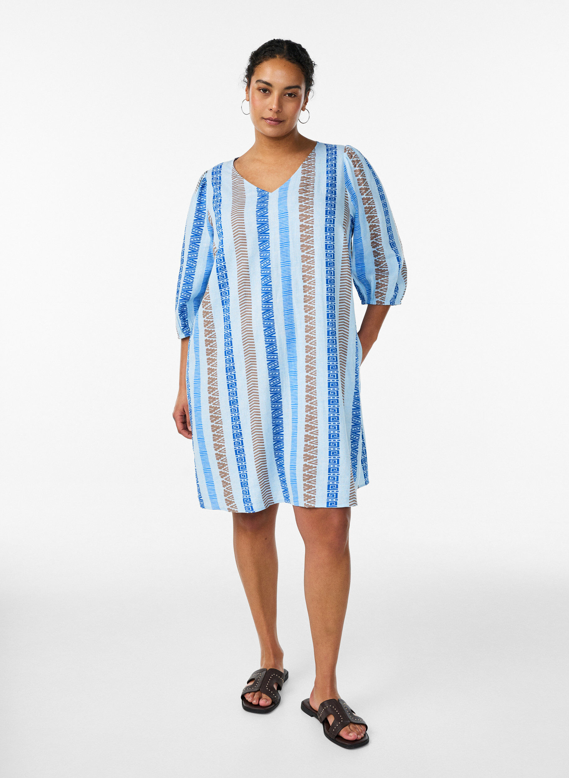 Zizzi Lyhyt mekko pellavasta ja viskoosista, 3/4-hihoilla, Sininen, Model image number 1