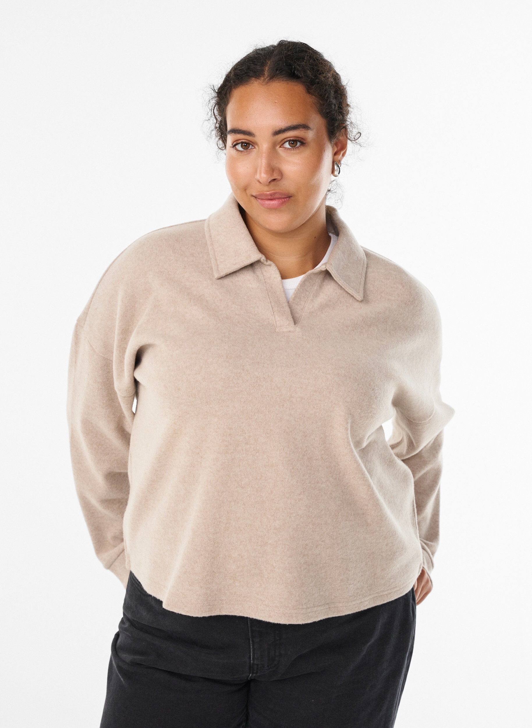 Jersey-pusero kauluksella ja V-p&auml;&auml;ntiell&auml;, Beige, Model