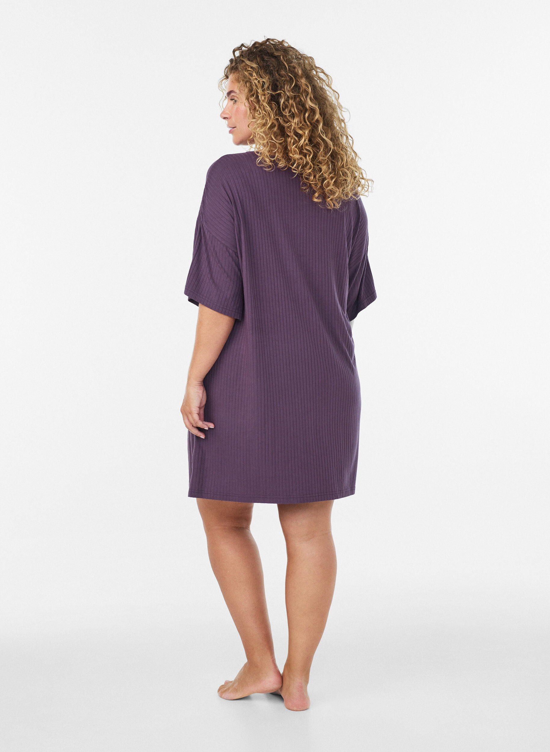 ZizziY&ouml;paita viskoositrikoosta ribatulla pinnalla, Violetti, Model image number 2