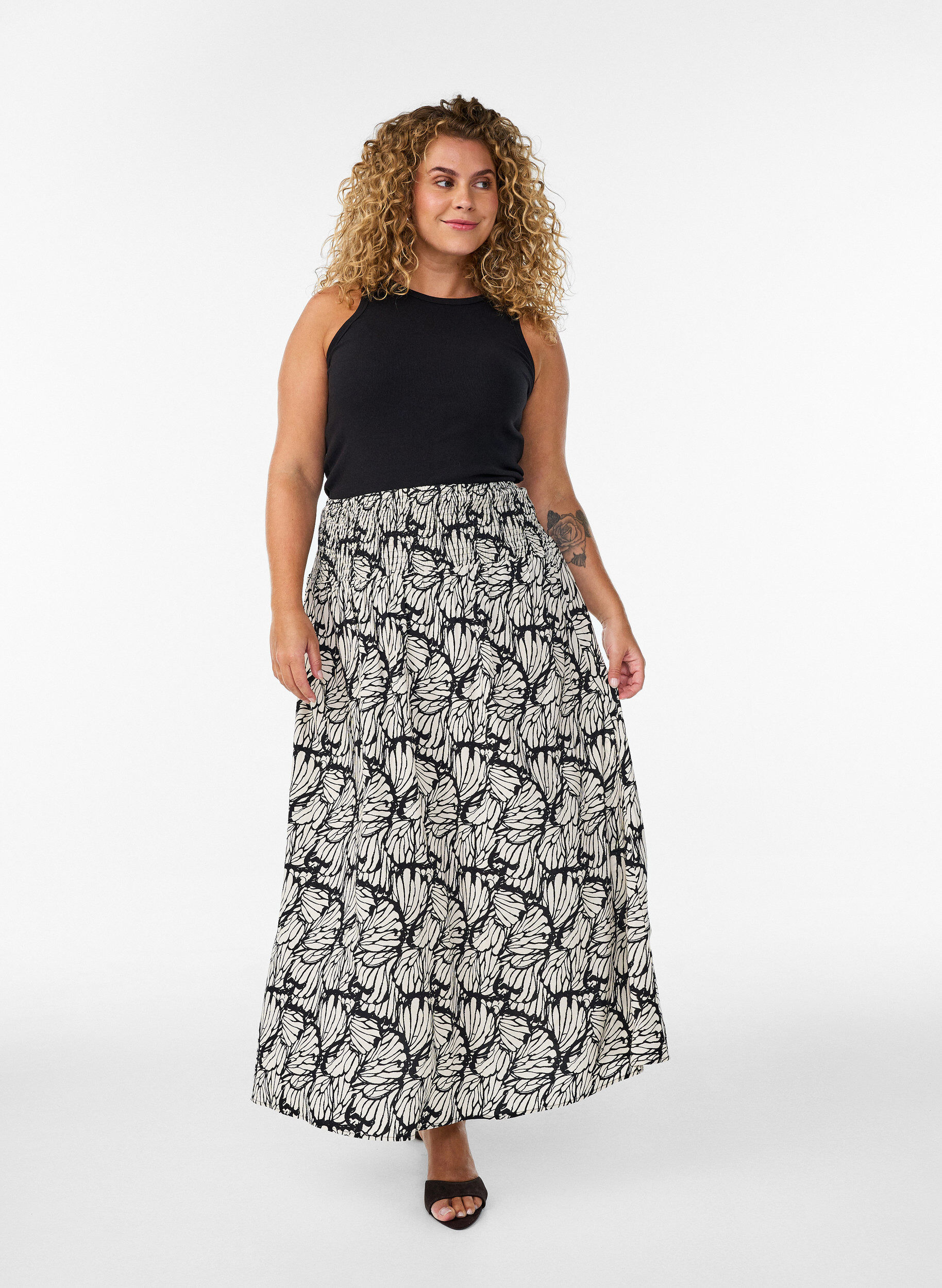 ZizziViskoosista valmistettu rypytetty maksihame, Musta, Model image number 0