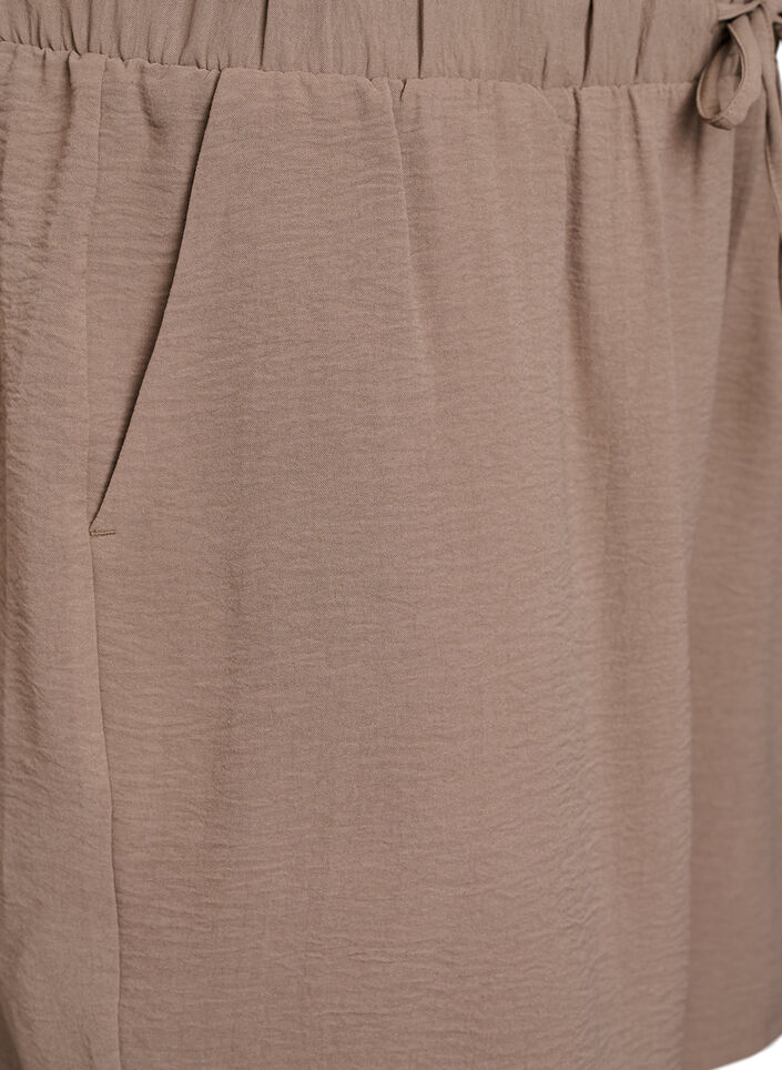 Shortsit, joissa on taskut ja joustava vy&ouml;t&auml;r&ouml;nauha, Ruskea, Packshot image number 2