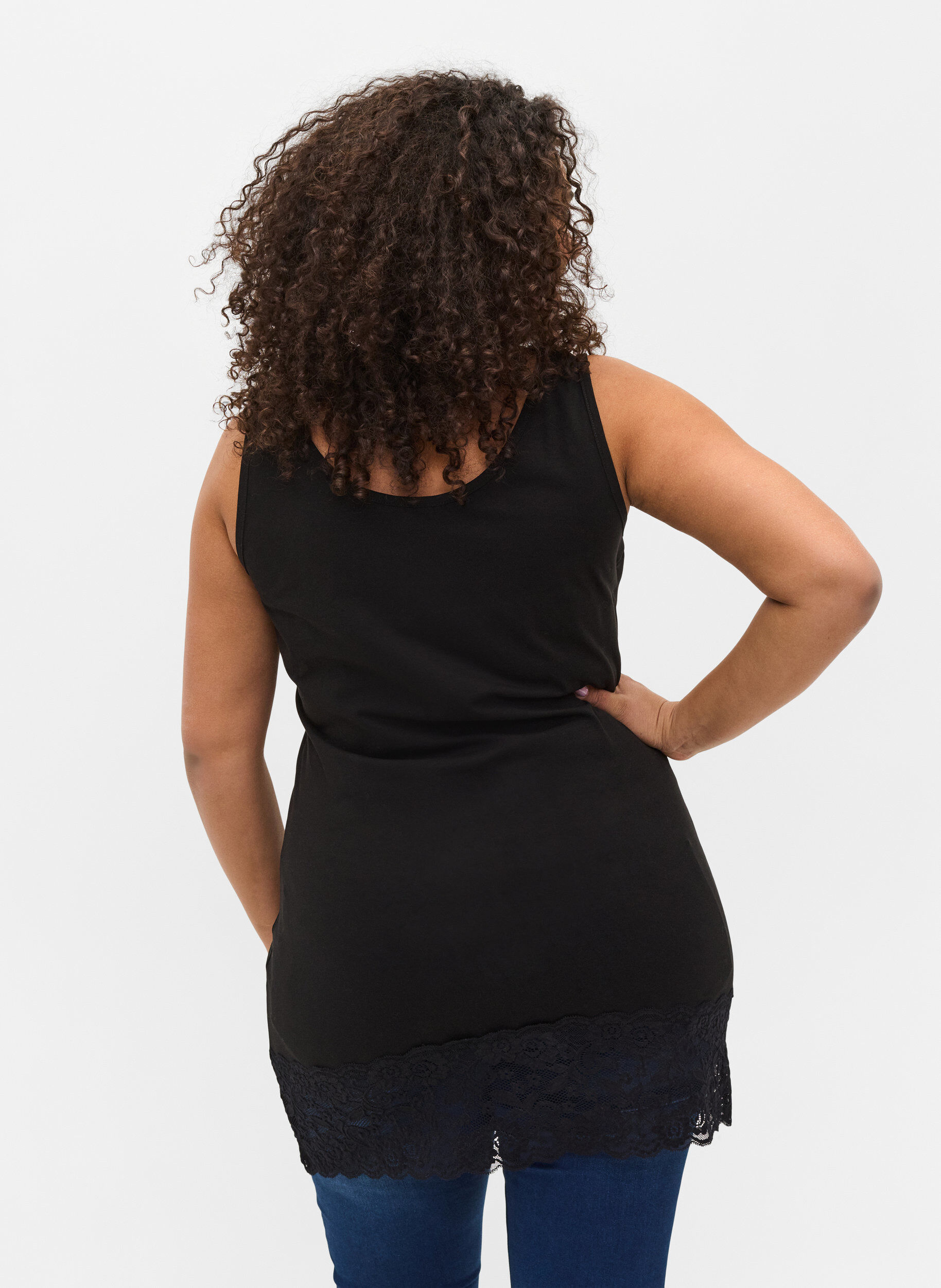 Zizzi Pitk&auml; puuvillatoppi pitsireunuksella, Black, Model image number 1