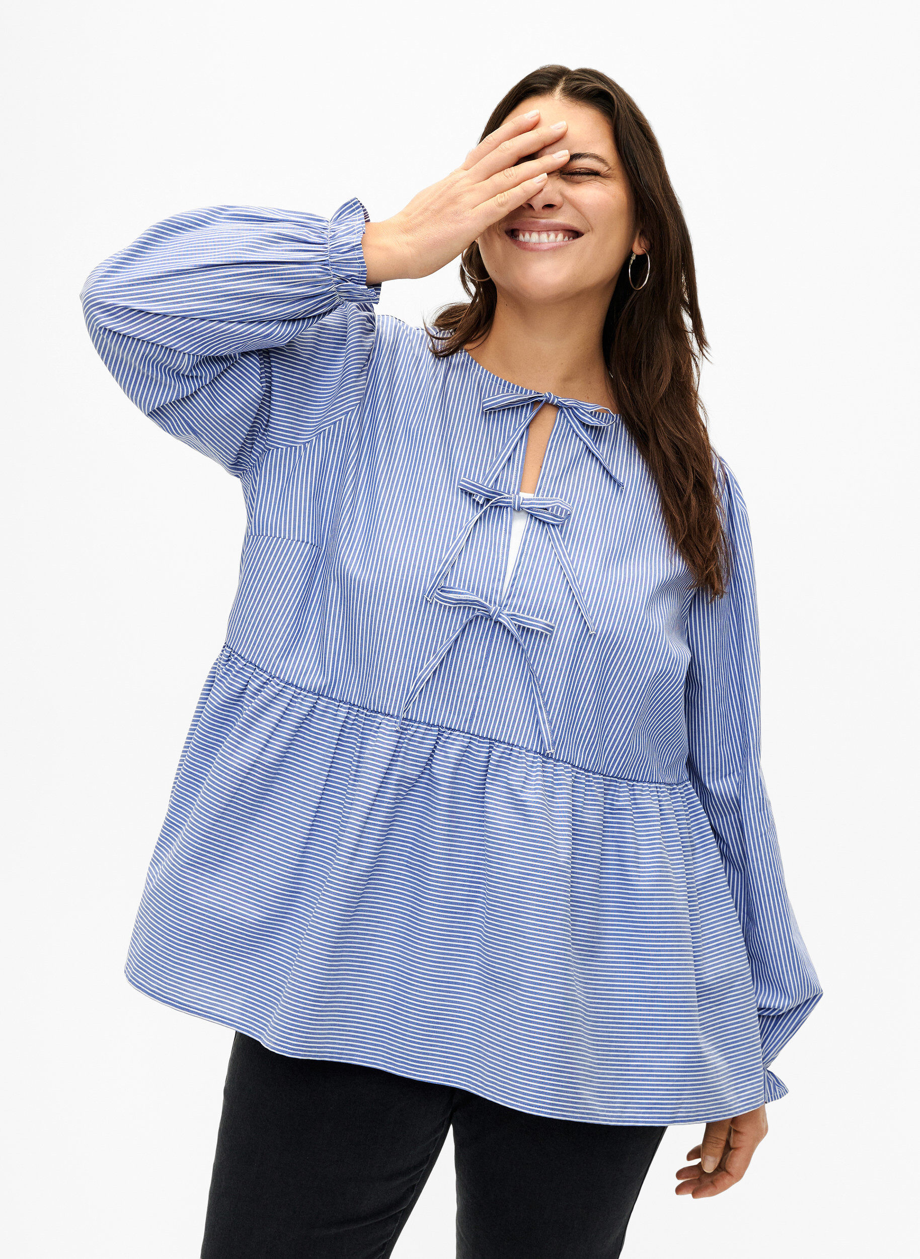 ZizziRaidallinen puuvillapusero rusettiyksityiskohdalla, Baja Blue Stripe, Model image number 0