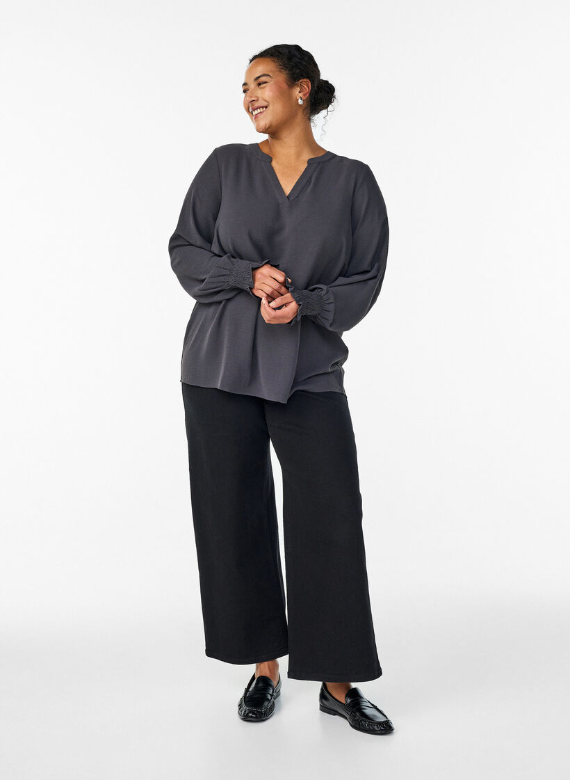 Pusero smock-kalvosimilla ja v-p&auml;&auml;ntiell&auml;, Harmaa, Model image number 1