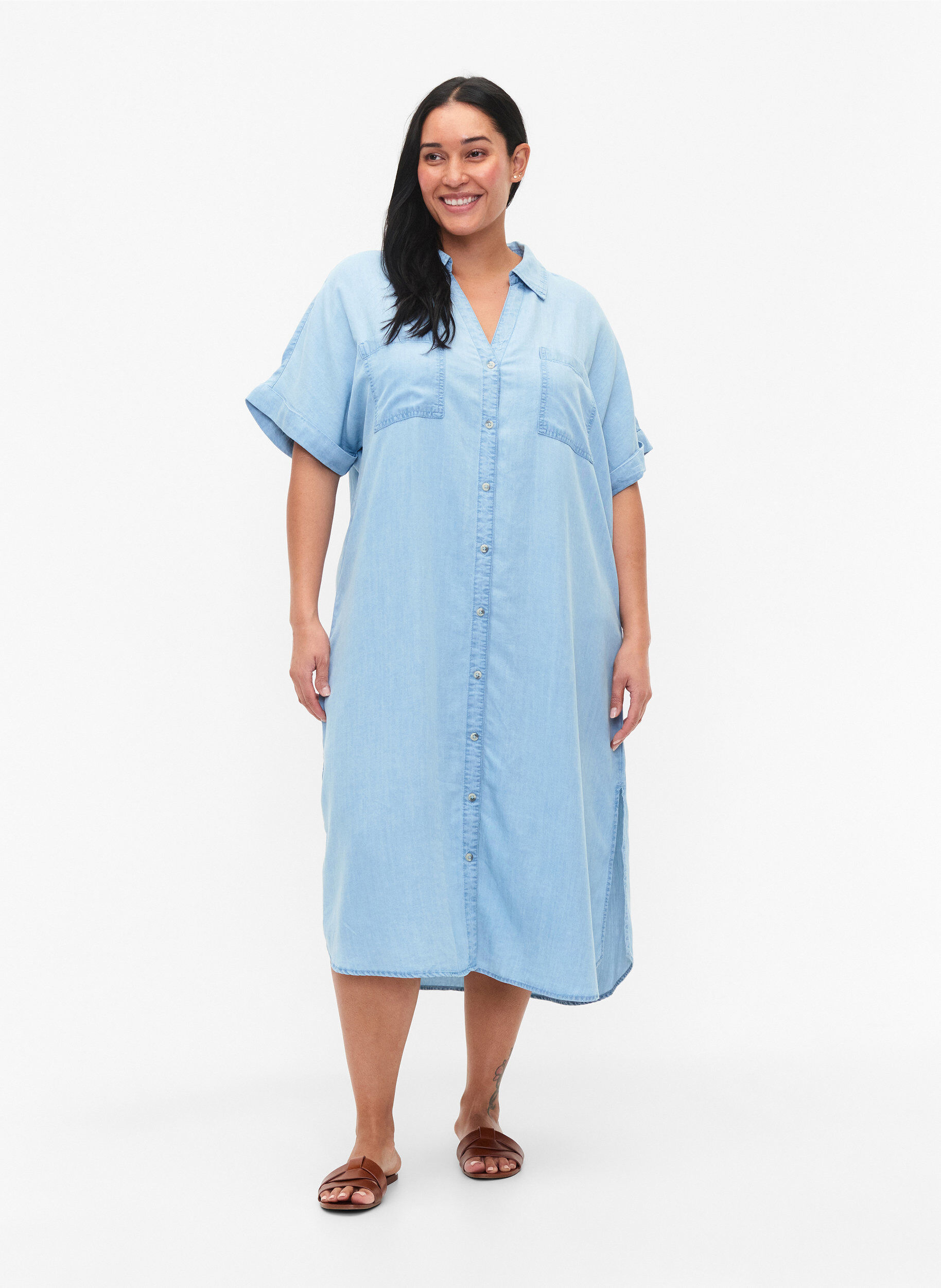 Zizzi Lyocell-kuidusta (TENCEL&trade;) valmistettu paitamekko lyhyill&auml; hihoilla, Light blue denim, Model image number 0