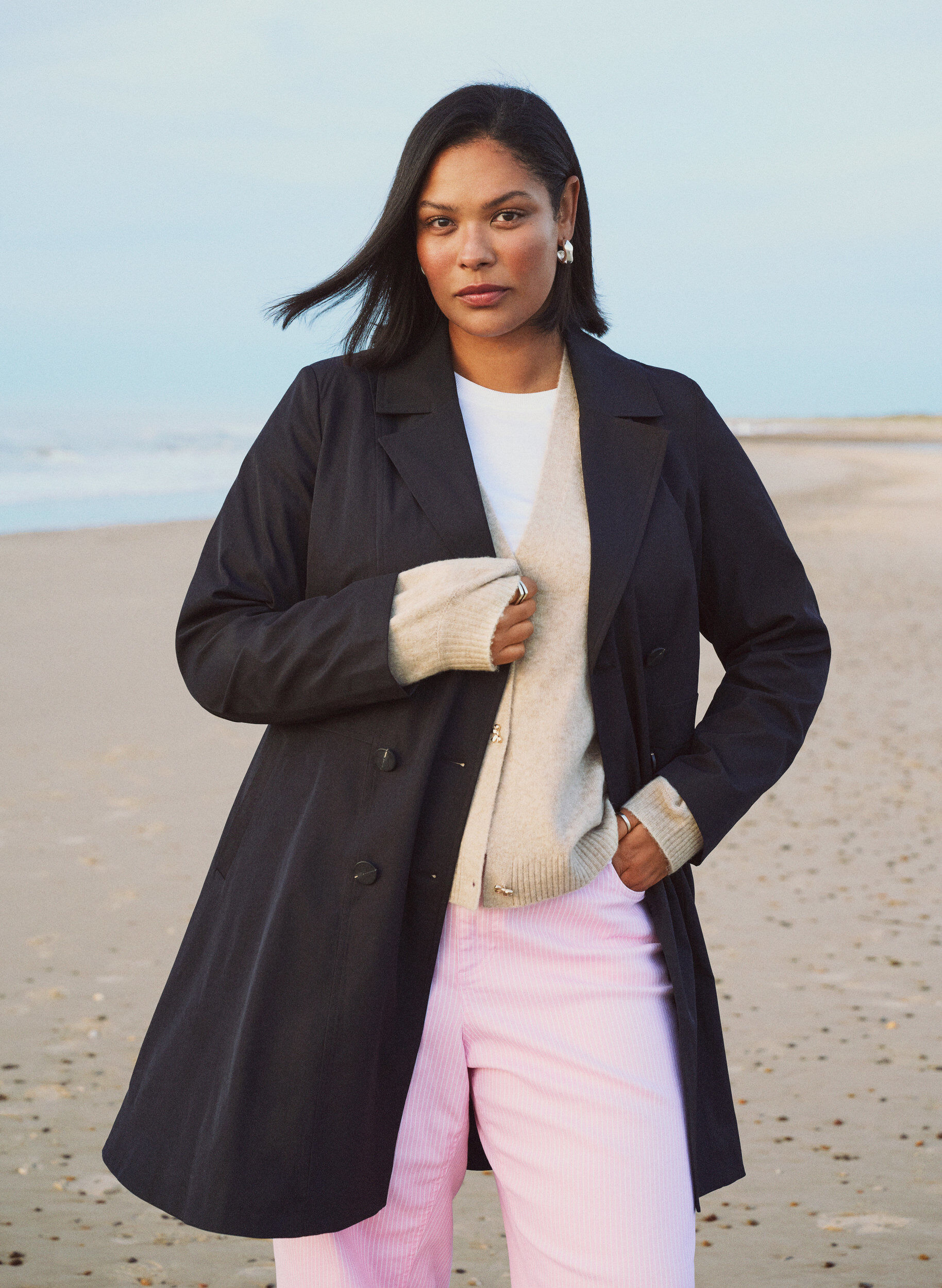 Zizzi A-linjainen kev&auml;ttakki kaksirivisell&auml; kiinnityksell&auml;, Musta, Image image number 0