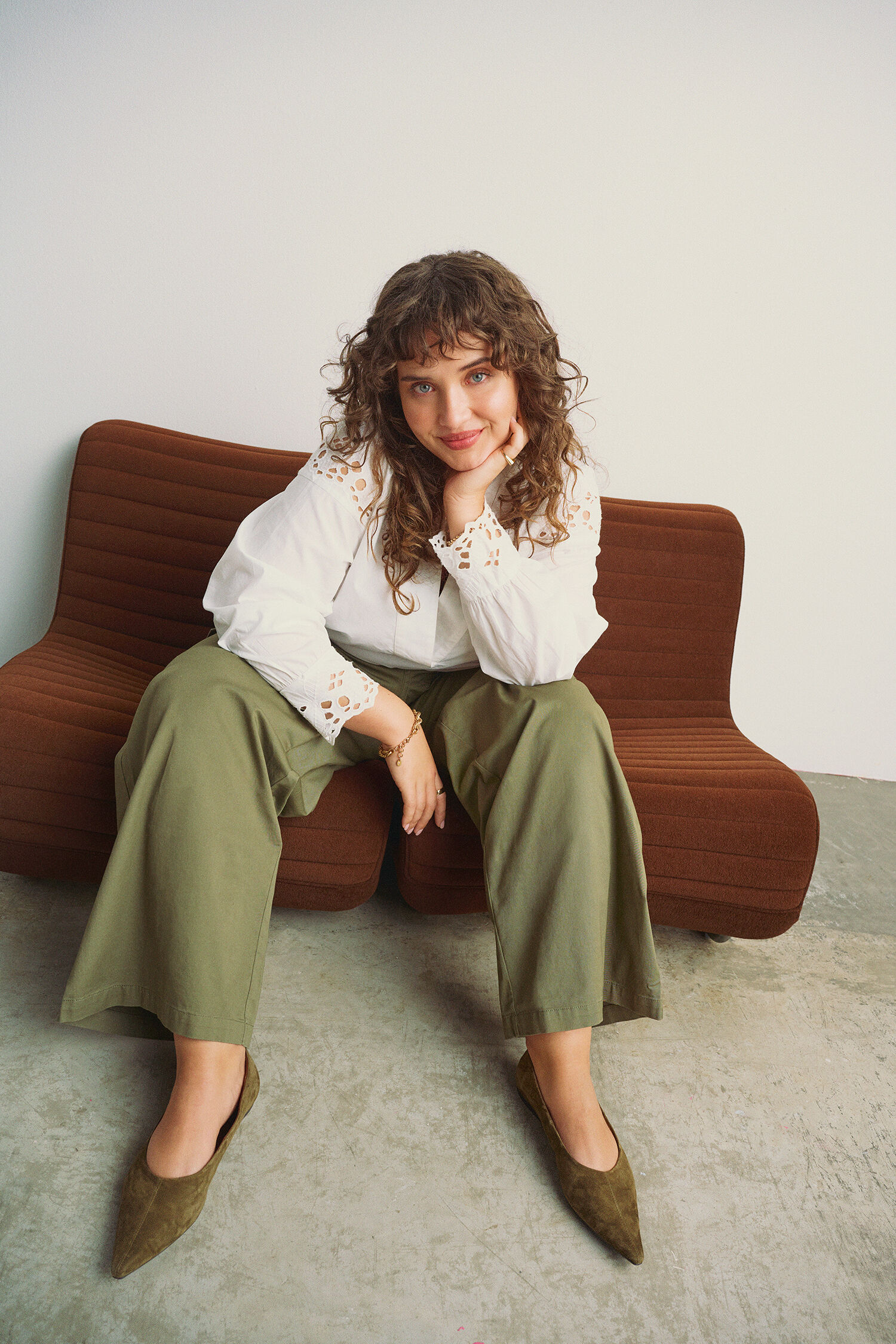 Look broderie anglaise -yksityiskohdilla, , Model