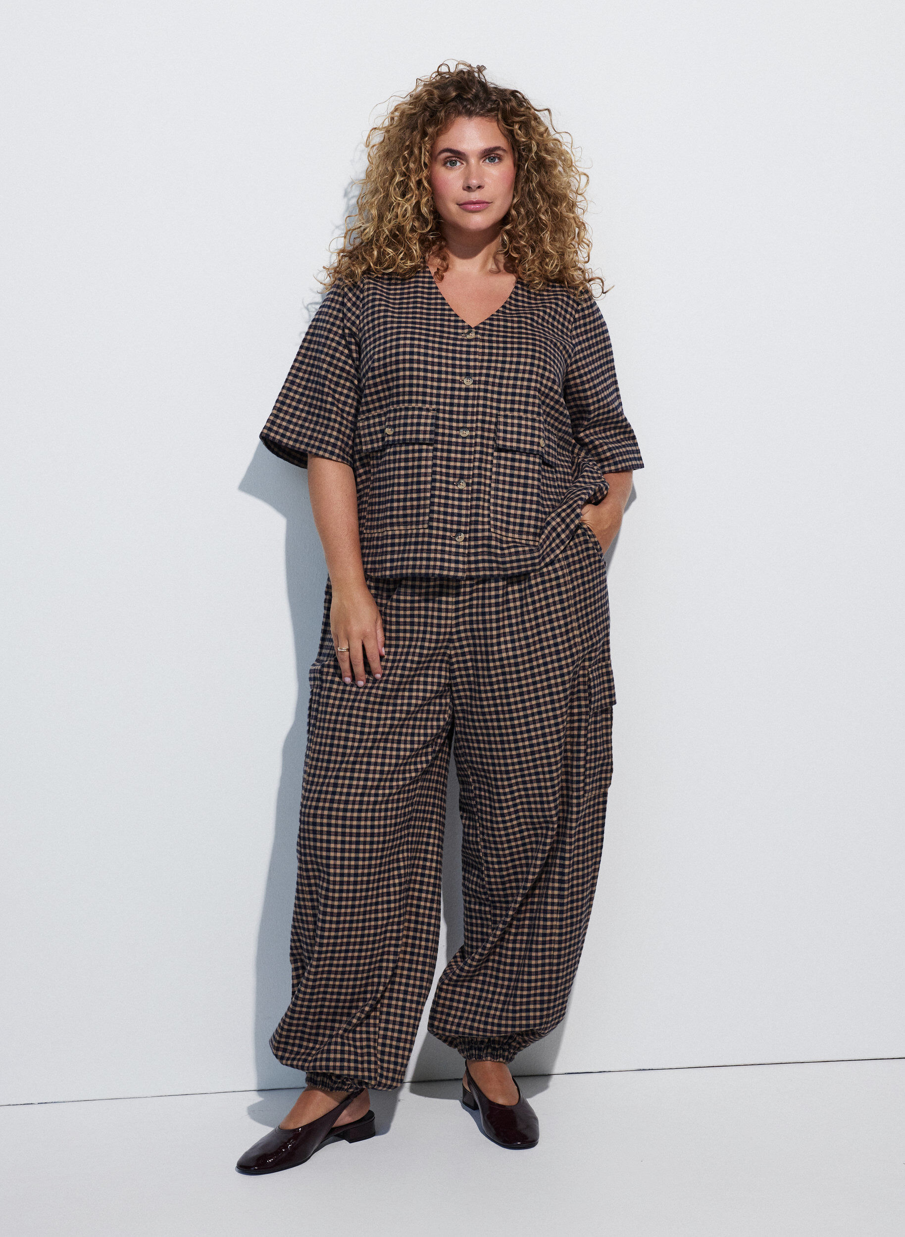 ZizziRuudullinen pusero rintataskuilla, Ruskea, Model image number 1