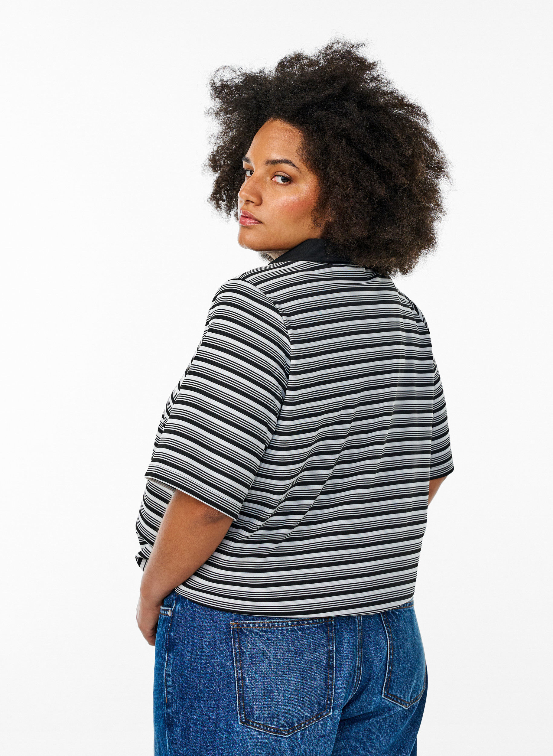 Zizzi Raidallinen poolopaita, jossa on lyhyet hihat ja vetoketju, Musta, Model image number 2