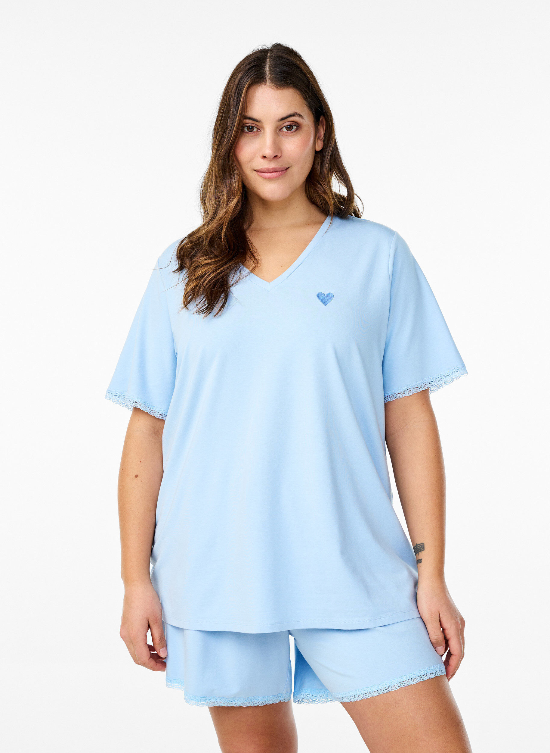 Rennot shortsit modaalisekoitteesta pitsireunuksella, Dutch Canal, Model