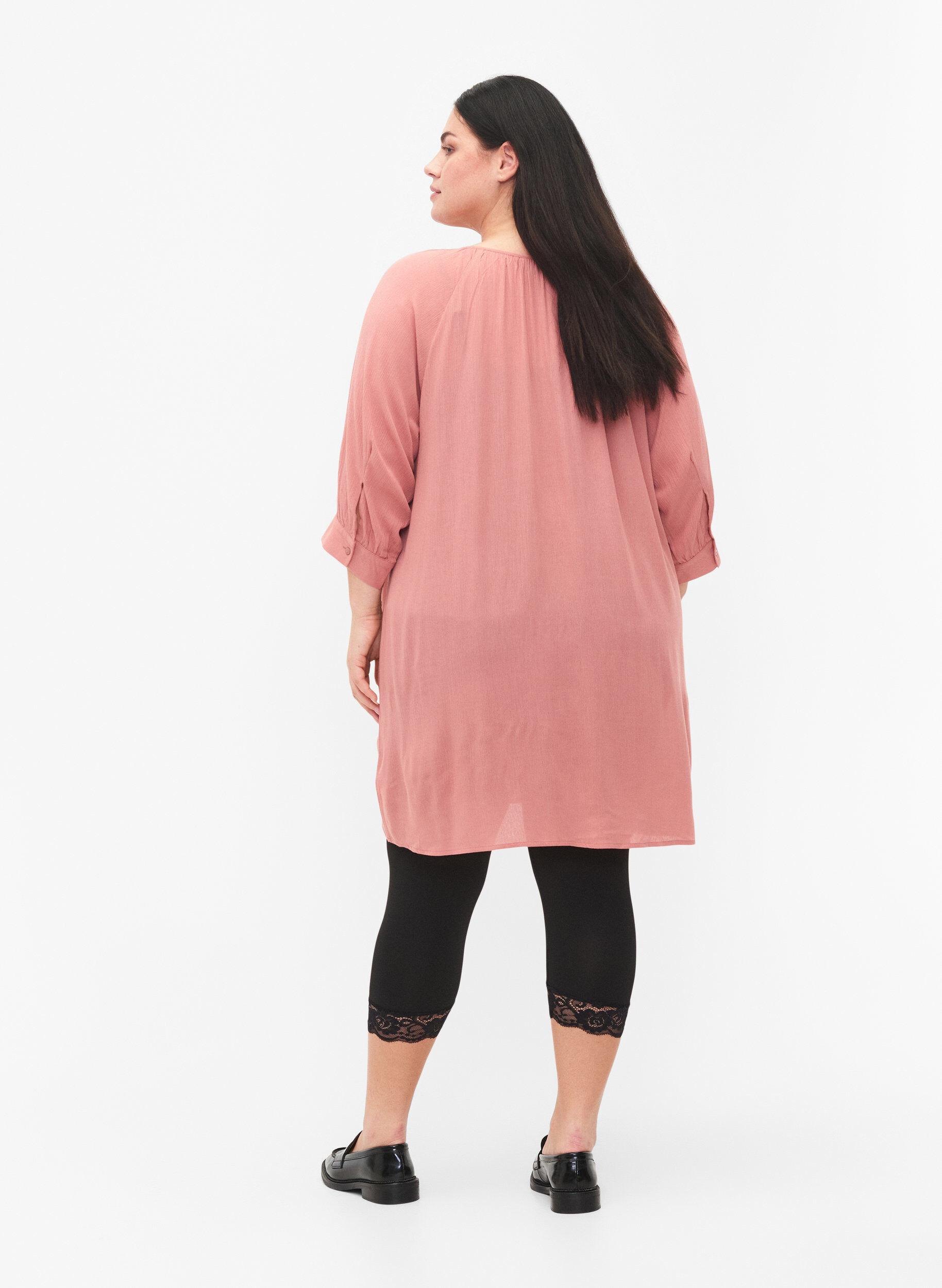 Zizzi 2 kpl 3/4-pituisia leggingsej&auml; pitsikantilla, Black / Black, Model image number 1