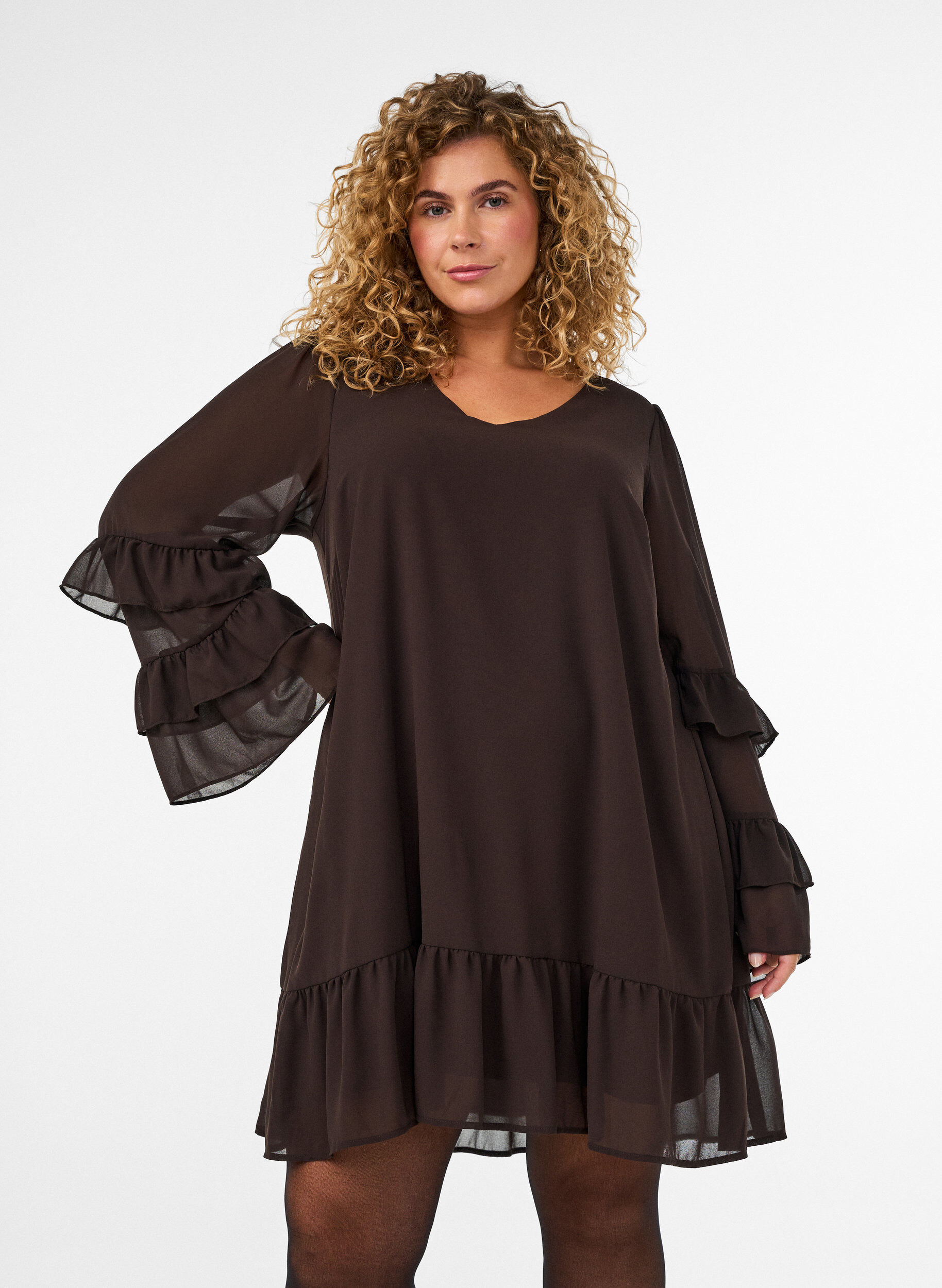 ZizziLyhyt mekko l&auml;pikuultavilla r&ouml;yhel&ouml;hihoilla, Ruskea, Model image number 0