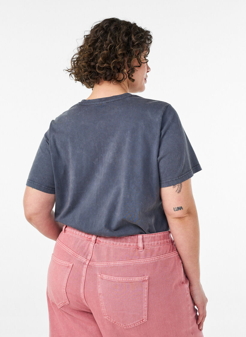 Puuvillainen T-paita etupainatuksella ja pestyll&auml; lookilla, Harmaa, Model image number 2