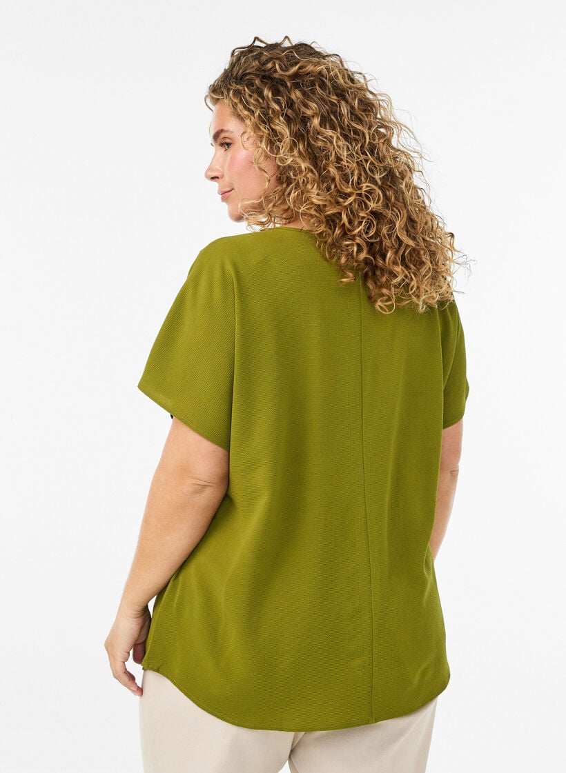 Pusero lyhyill&auml; hihoilla ja py&ouml;re&auml;ll&auml; p&auml;&auml;ntiell&auml;, Vihre&auml;, Model image number 2