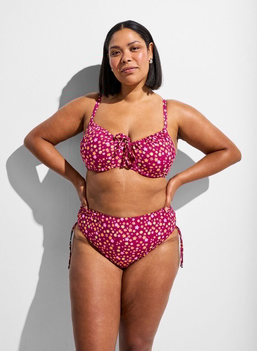 Kaarituellinen bikiniliivit solmittavilla olkaimilla, Punainen, Model image number 1