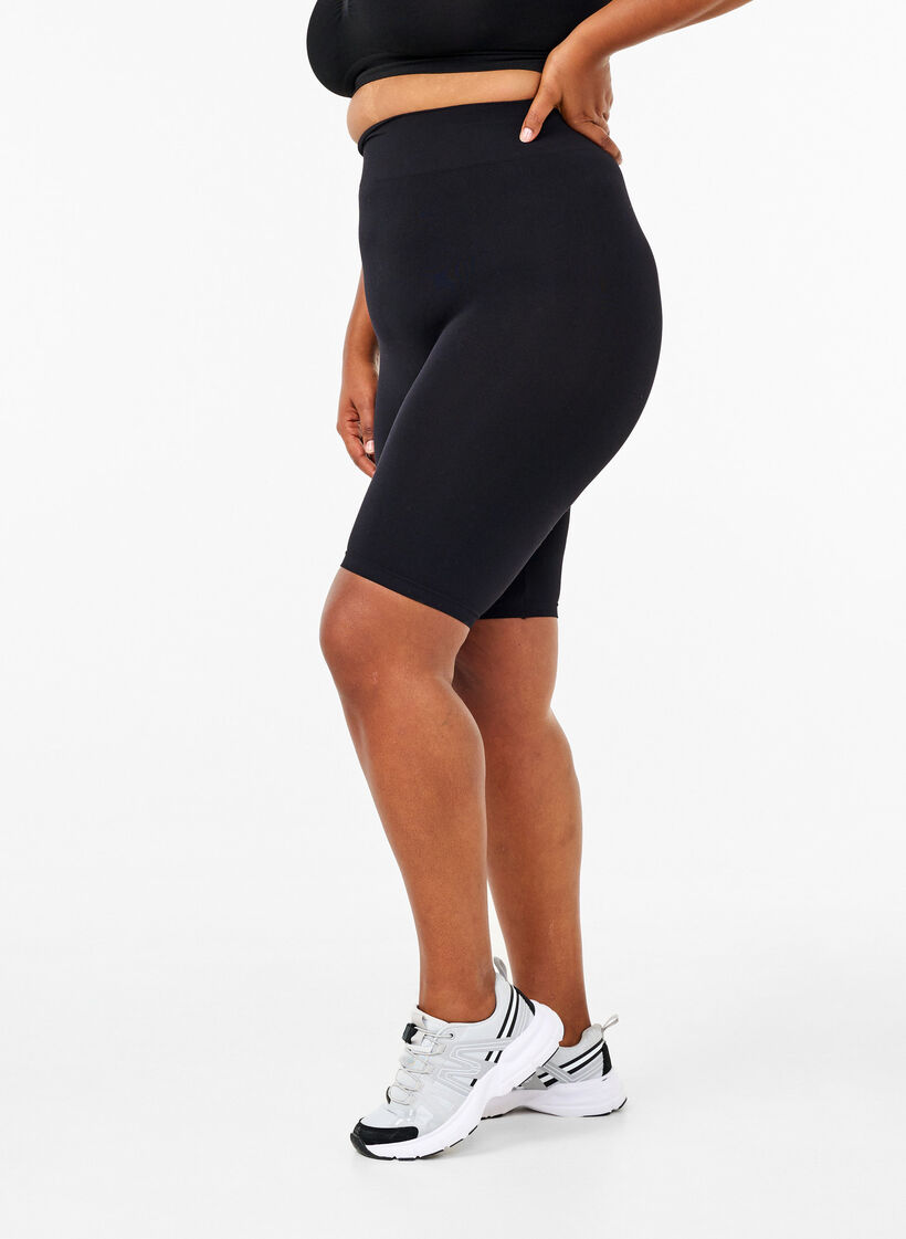 Saumattomat py&ouml;r&auml;ilyshortsit, Musta, Model image number 0