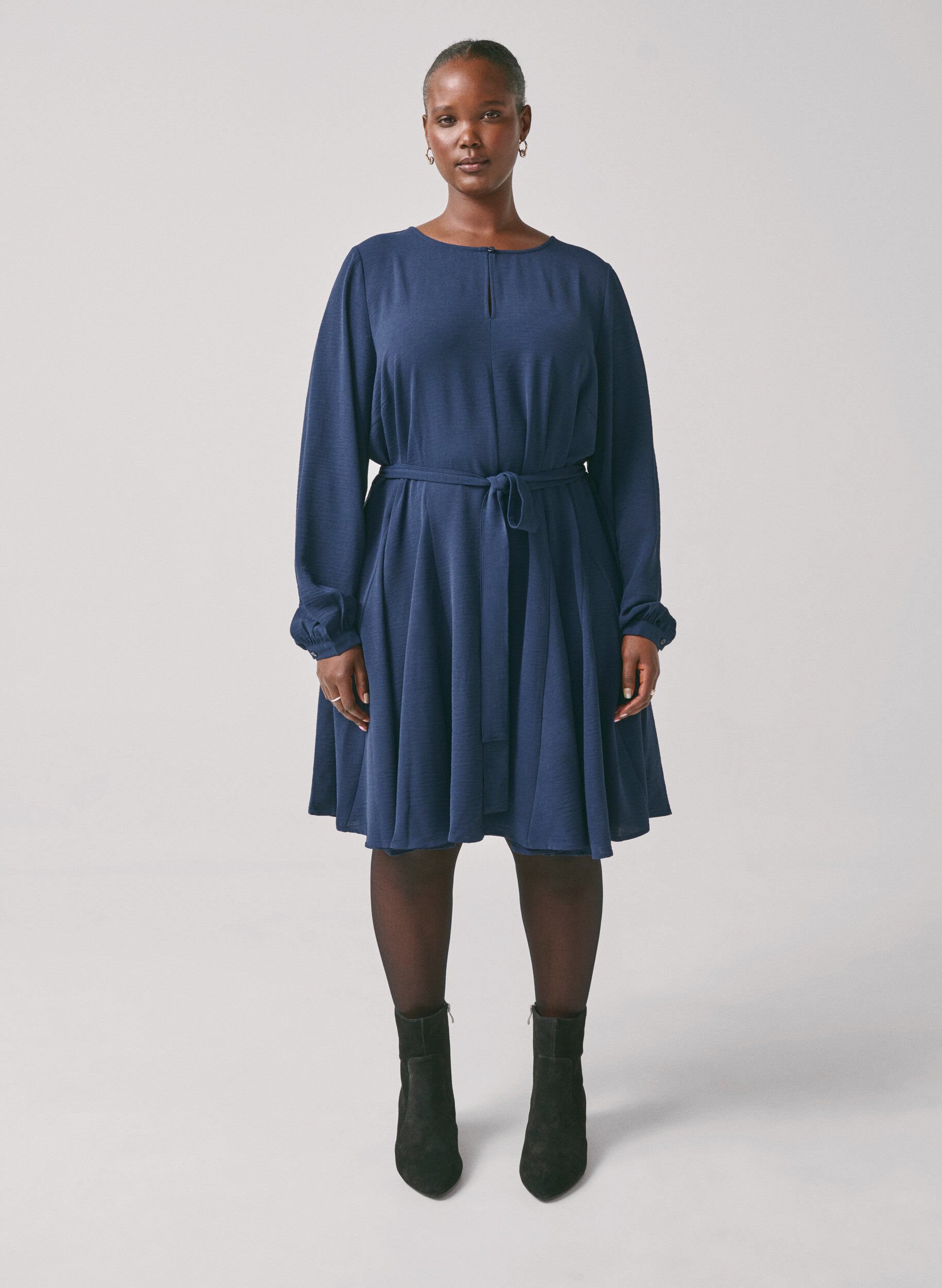 Zizzi Pitk&auml;hihainen mekko, jossa on vy&ouml;nauha, Navy Blazer, Image image number 1