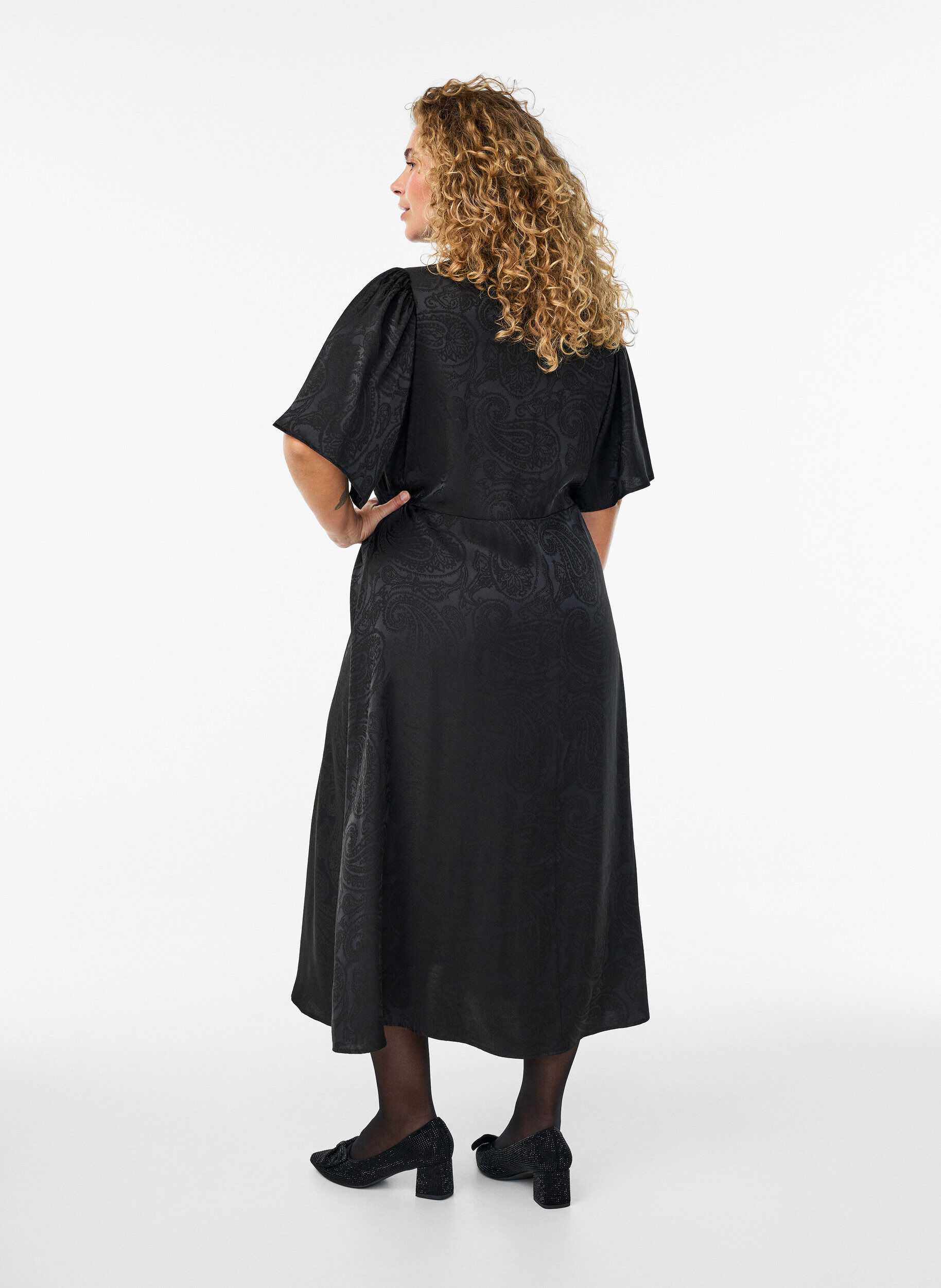 ZizziMidimittainen jacquard-mekko paisleykuviolla ja leveill&auml; hihoilla, Musta, Model image number 1