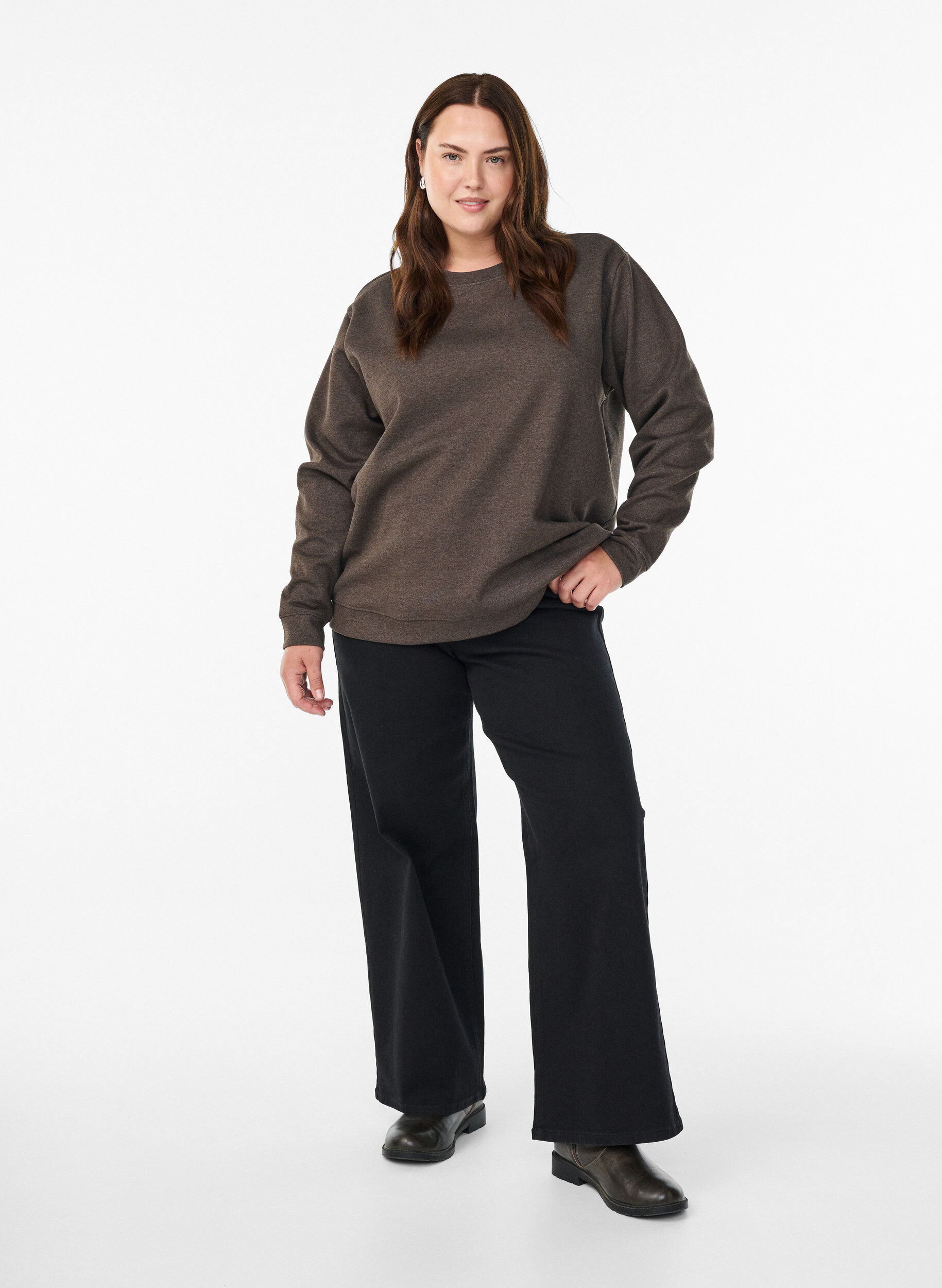 ZizziCollegepaita py&ouml;re&auml;ll&auml; p&auml;&auml;ntiell&auml;, Ruskea, Model image number 1