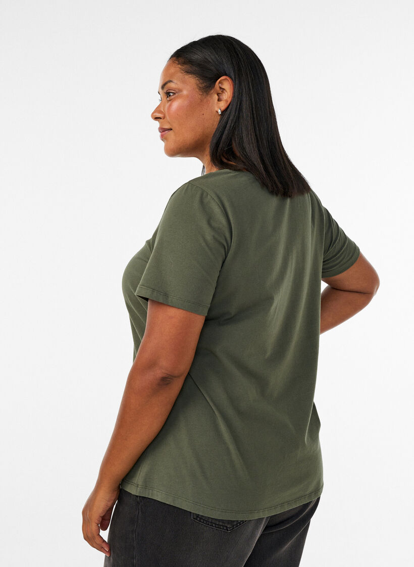 Yksiv&auml;rinen puuvillainen T-paita, Vihre&auml;, Model image number 2