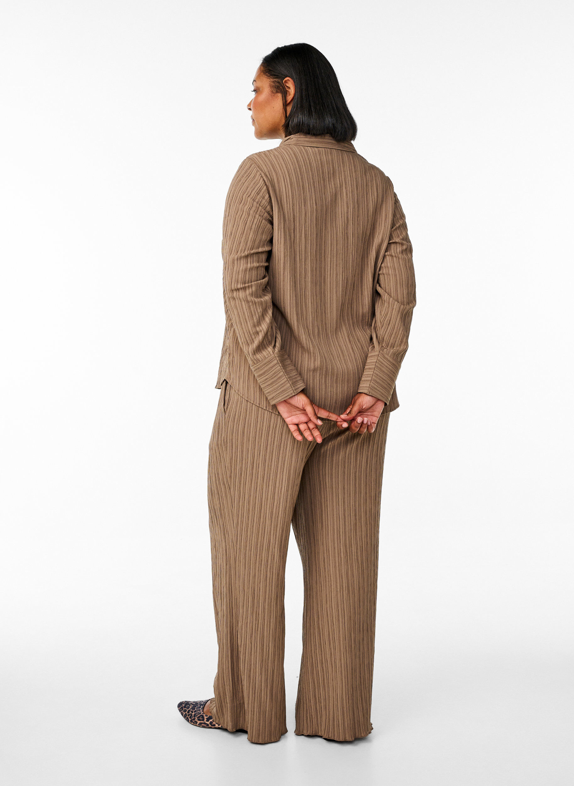 Zizzi FLASH - Korkeavy&ouml;t&auml;r&ouml;iset leve&auml;lahkeiset housut, Ruskea, Model image number 1