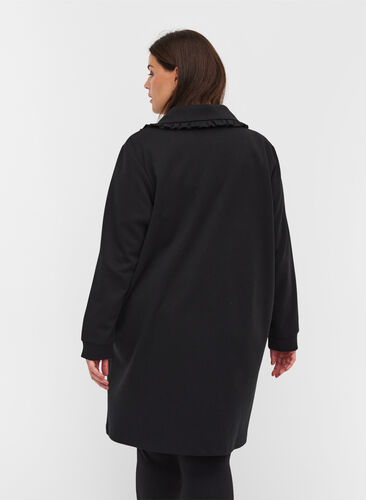 Pitkä takki leveällä kauluksella ja röyhelöllä, Black, Model image number 1