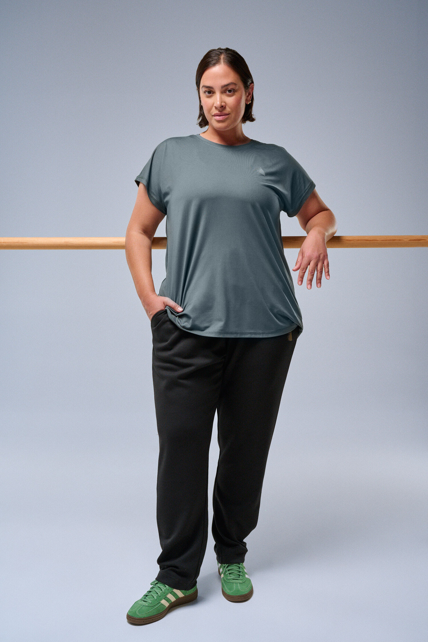 Urheilu-t-paita ja housut, , Model