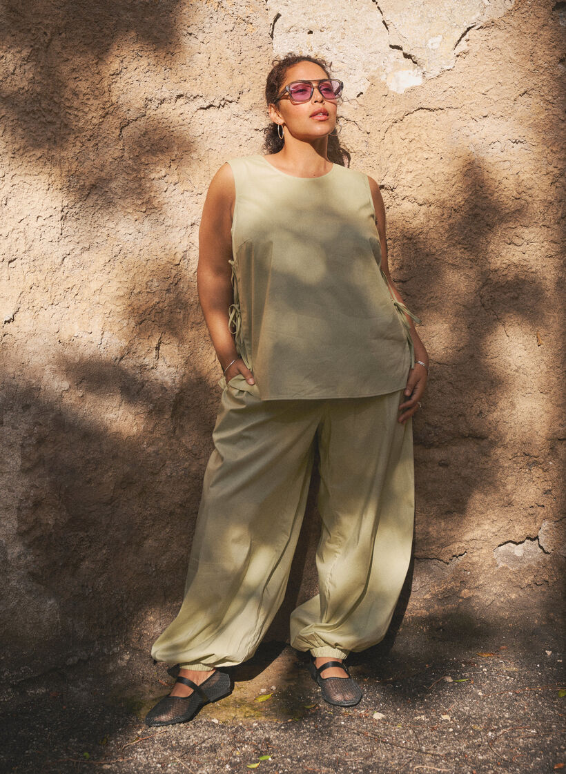 Korkeavy&ouml;t&auml;r&ouml;iset balloon-housut joustavalla vy&ouml;t&auml;r&ouml;nauhalla, Vihre&auml;, Image image number 0