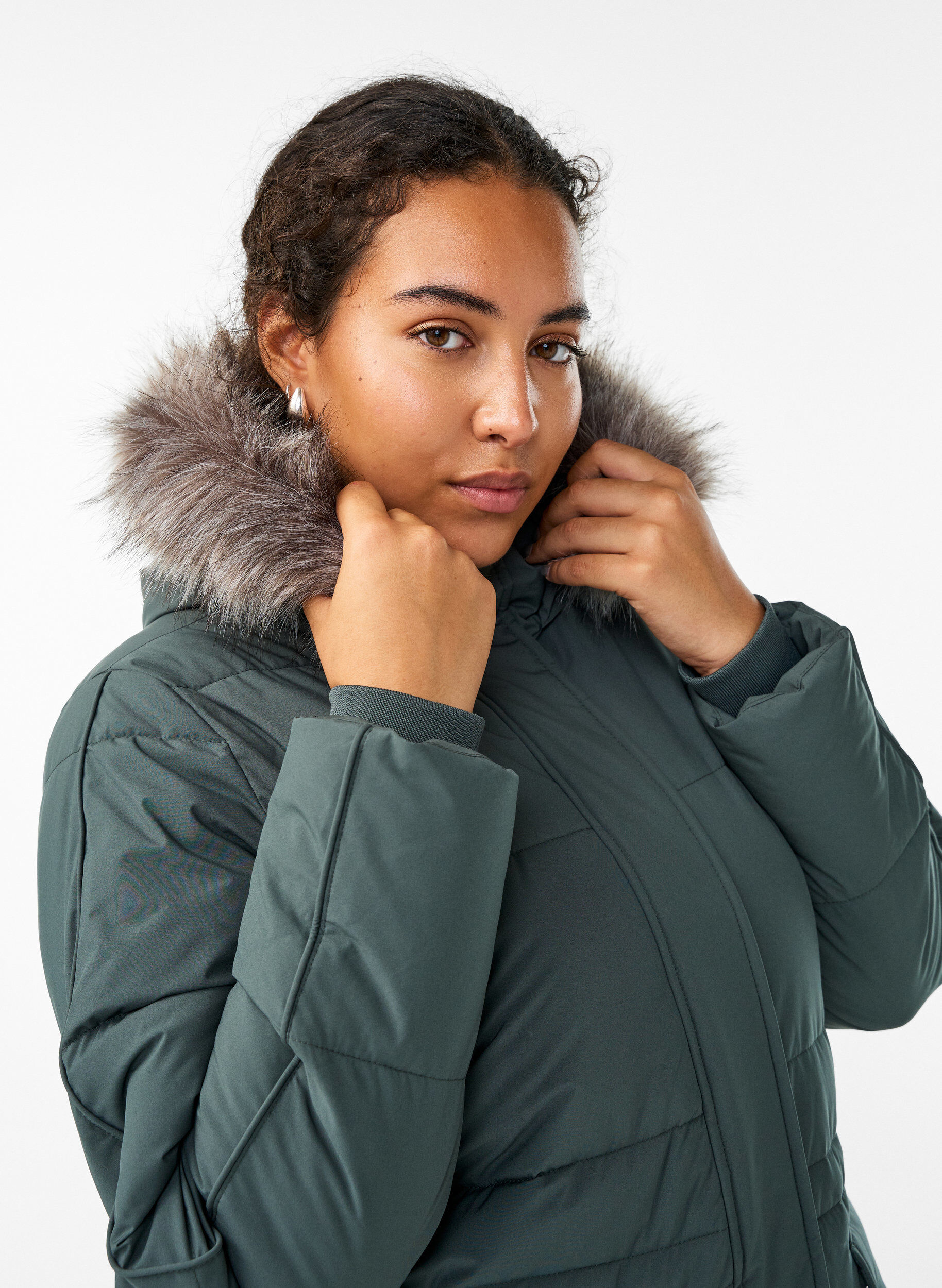 Zizzi Vedenkest&auml;v&auml; parka tekoturkiskauluksella, Vihre&auml;, Model image number 3