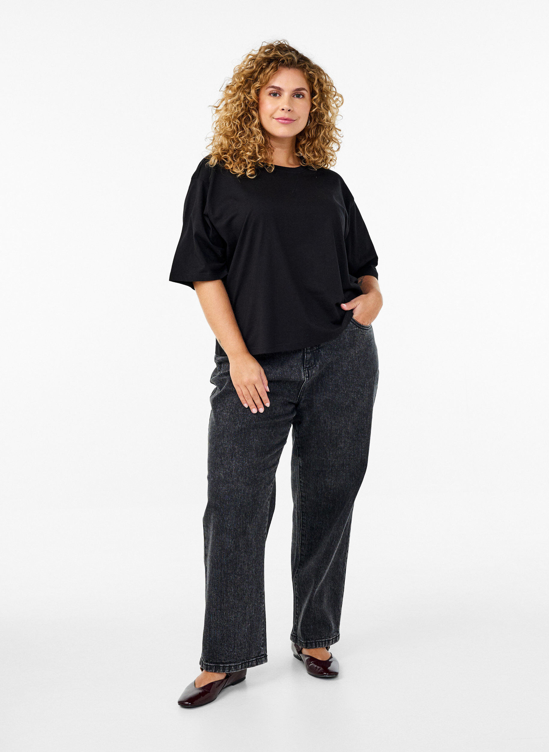 Zizzi Boksi-mallinen T-paita luomupuuvillasta, Musta, Model image number 1