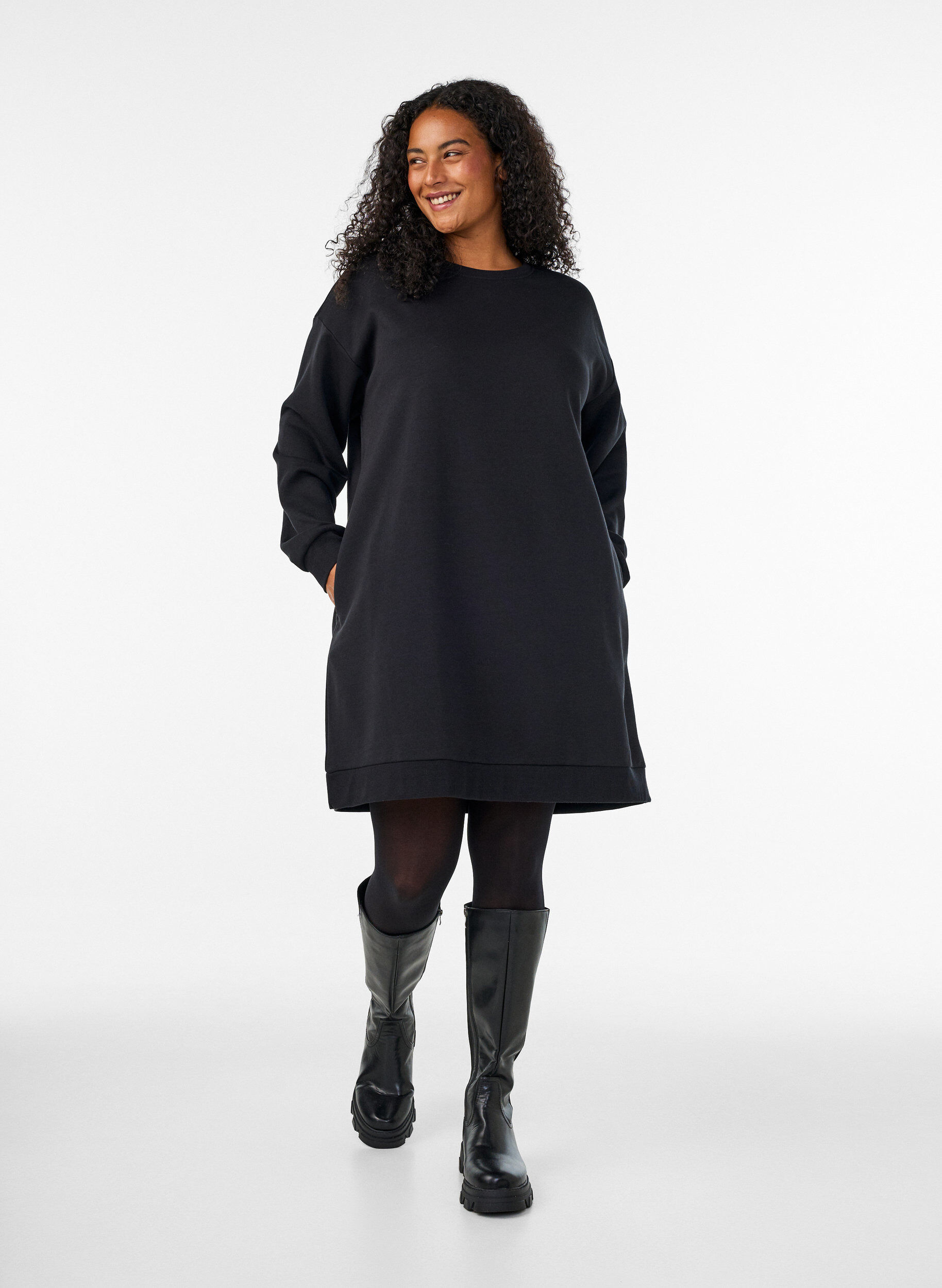 ZizziV&auml;lj&auml; collegemekko taskuilla, Musta, Model image number 1