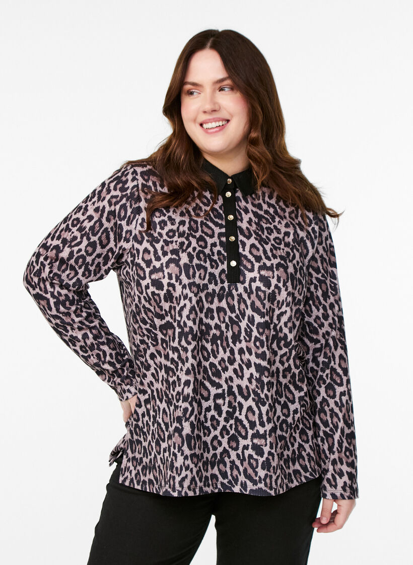 Leopardikuvioitu pikeepaita kultaisilla napeilla, Ruskea, Model image number 0