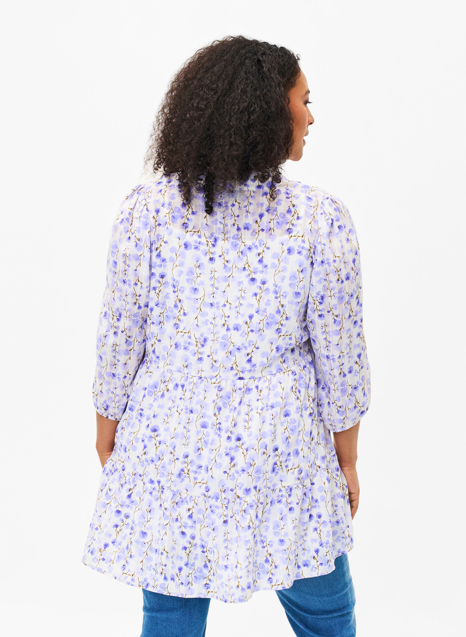 Zizzi Tunika, jossa on 3/4-pituiset hihat ja kukkakuviointi, Sand Verbena AOP, Model image number 1