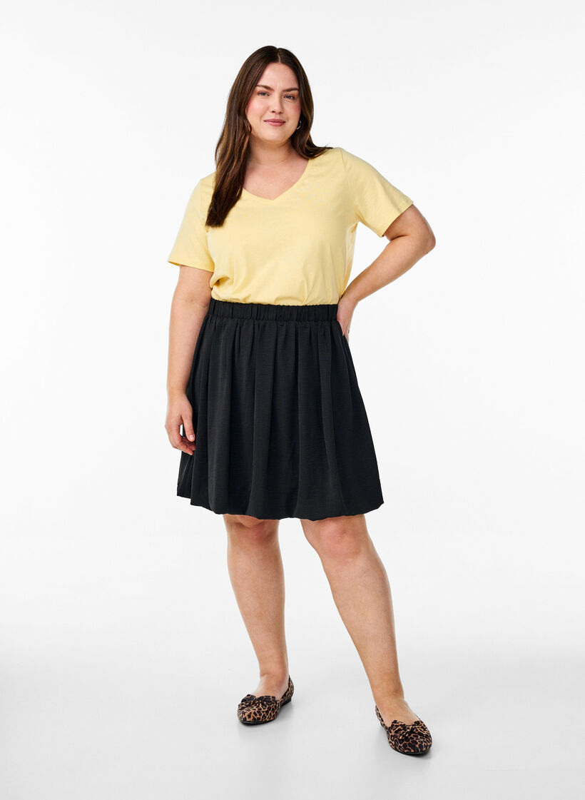 Lyhythihainen T-paita V-p&auml;&auml;ntiell&auml;, Keltainen, Model image number 1