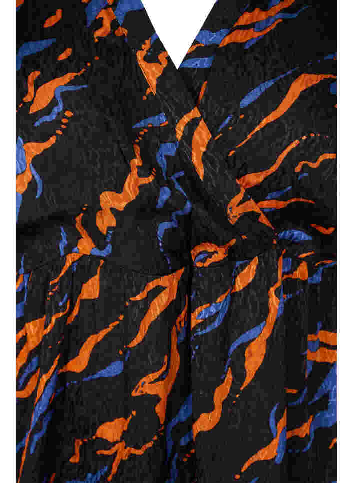 Lyhythihainen pusero viskoosista kuosilla, Black Tiger AOP, Packshot image number 2