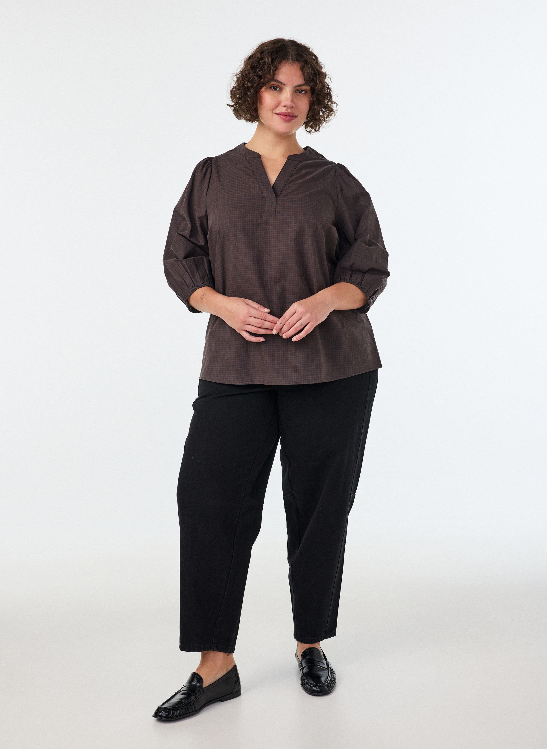 ZizziRuudullinen pusero V-p&auml;&auml;ntiell&auml; ja 3/4-hihoilla, Ruskea, Model image number 1