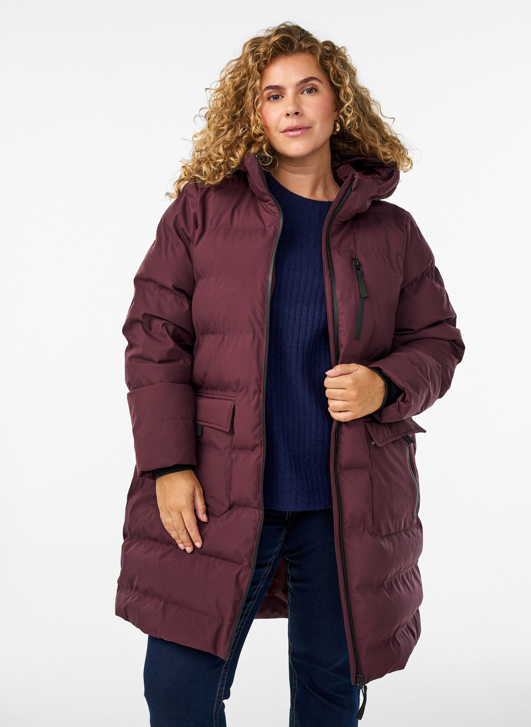 Puffer-takki hupulla ja taskuilla, Tumma Bordeaux, Model