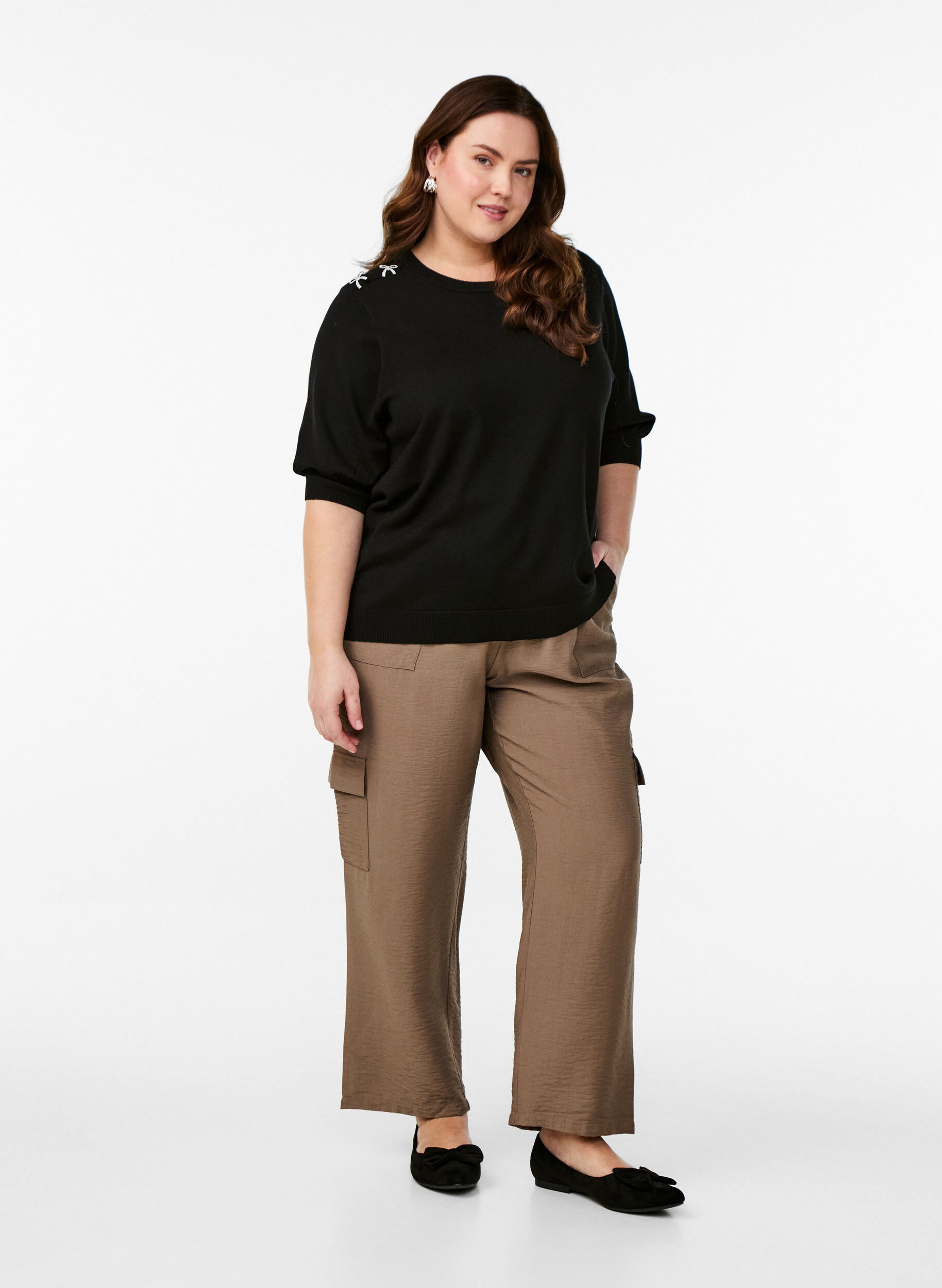 Zizzi Lyhythihainen neulepaita pienill&auml; ruseteilla, Musta, Model image number 1