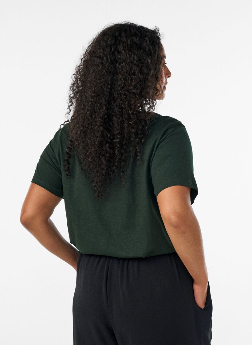 T-paita nappiyksityiskohdalla, Vihre&auml;, Model image number 2