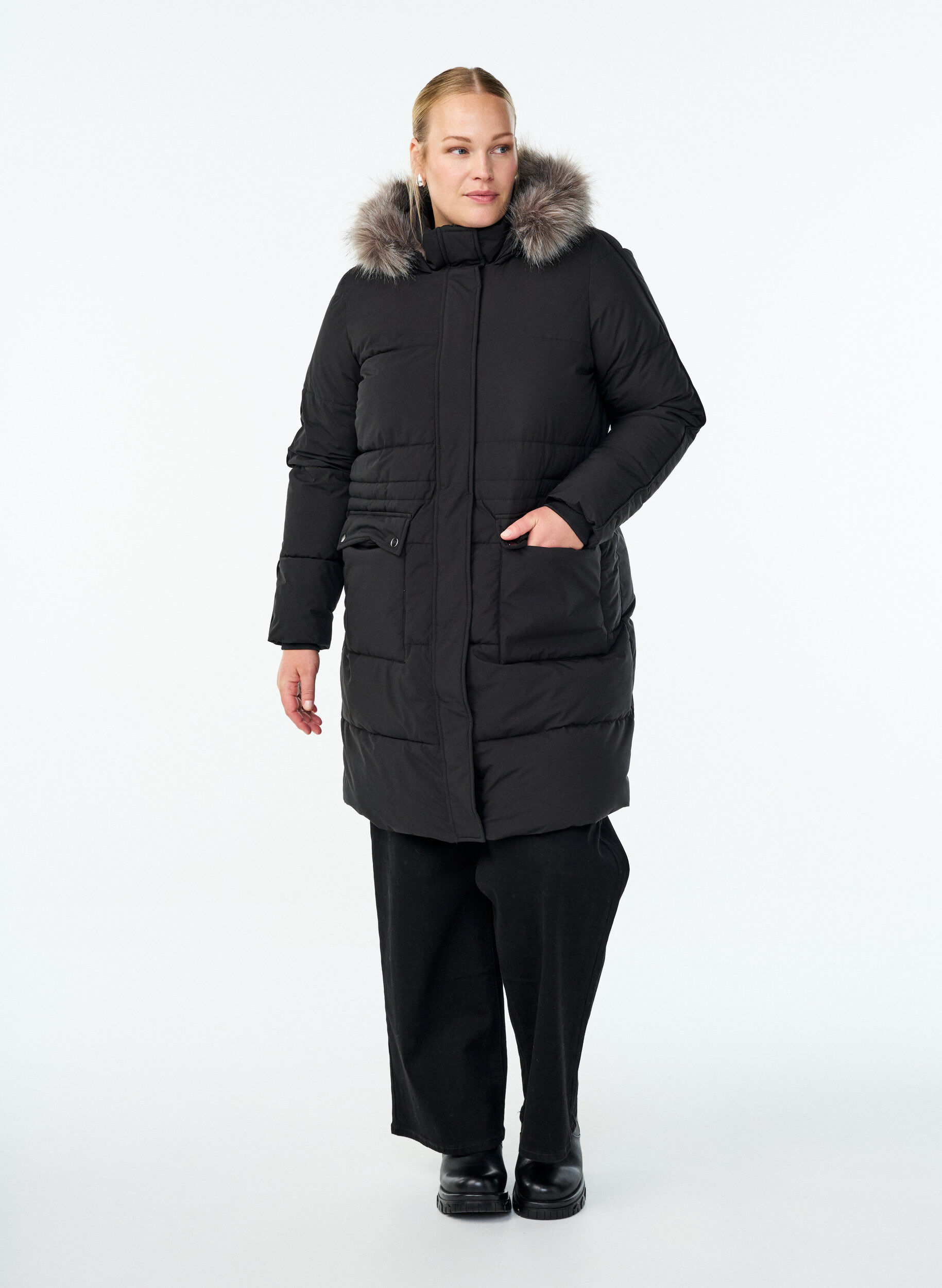 Zizzi Vedenkest&auml;v&auml; parka tekoturkiskauluksella, Musta, Model image number 1