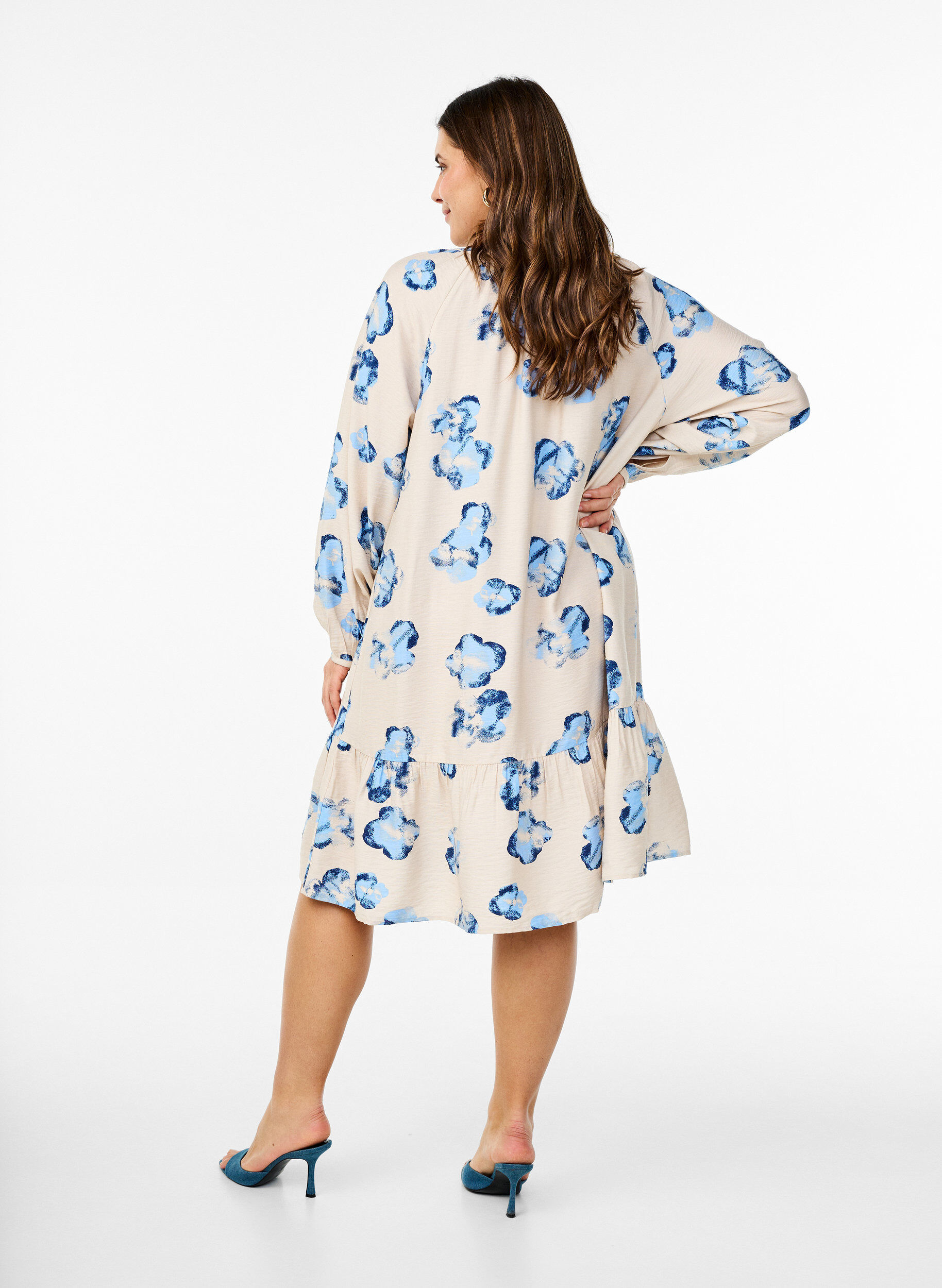 Zizzi Polvipituinen mekko pitkille hihoilla ja A-linjaisella leikkauksella, Valkoinen, Model image number 2