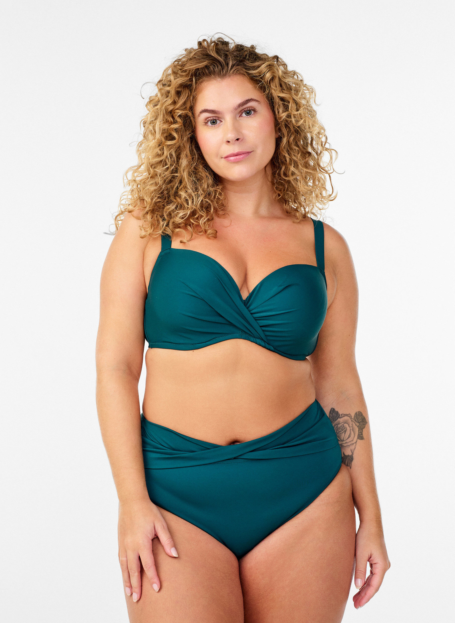 Bikinialaosat kietaisuyksityiskohdalla, Vihre&auml;, Model