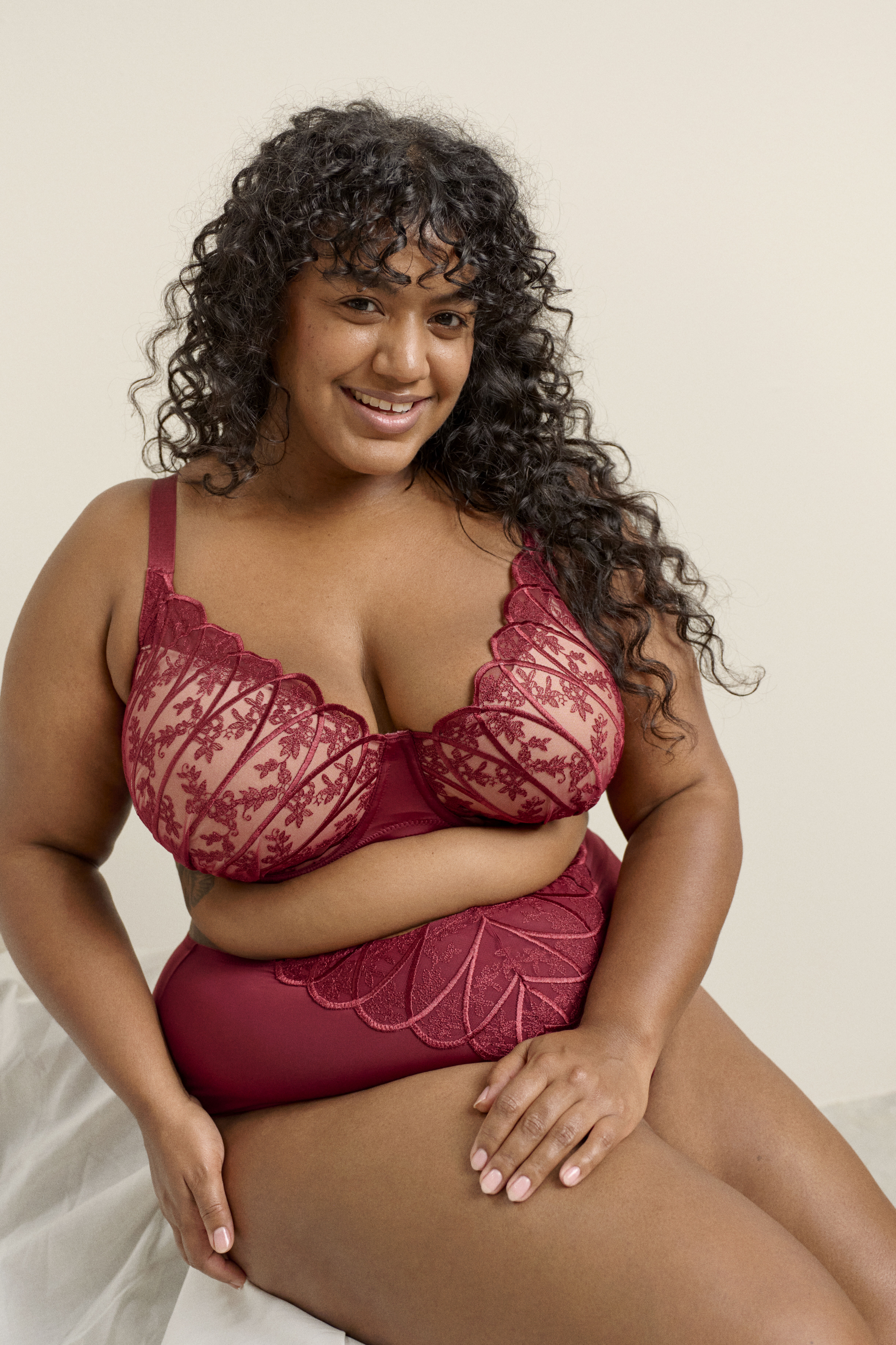 Brodeeritud pitsiga komplekt, , Model