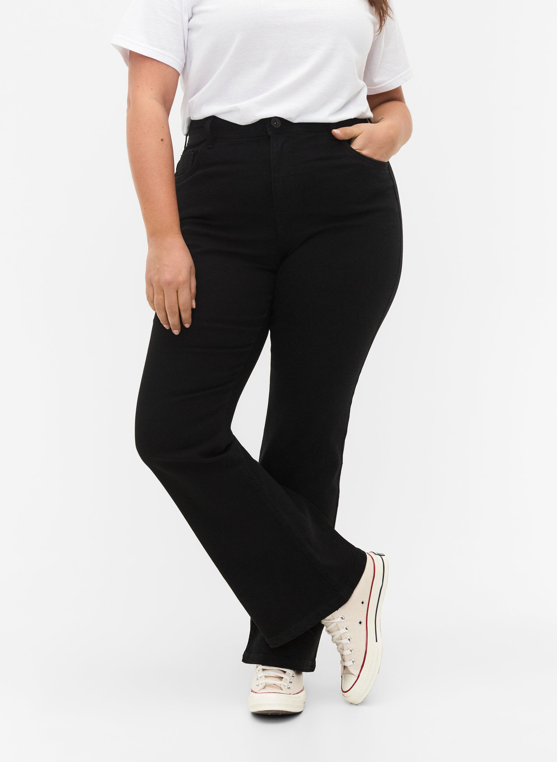 ZizziKorkeavy&ouml;t&auml;r&ouml;iset bootcut-farkut, Musta, Model image number 2