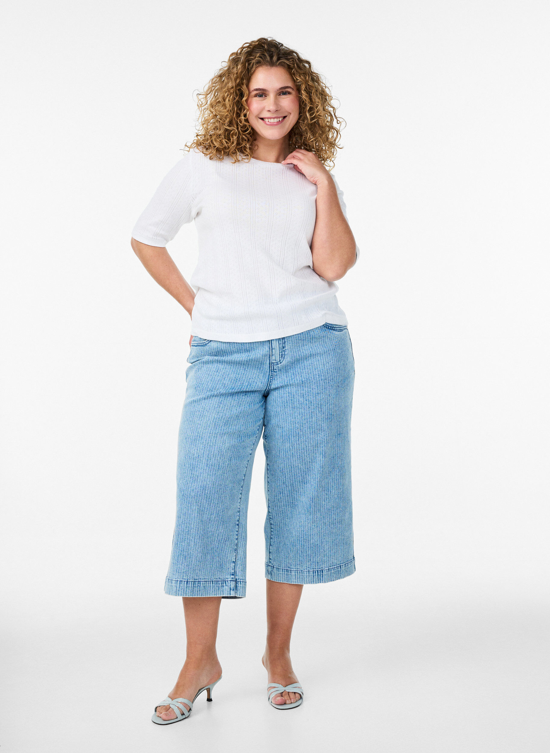 Zizzi Puuvillainen T-paita reik&auml;kirjonnalla, Valkoinen, Model image number 1