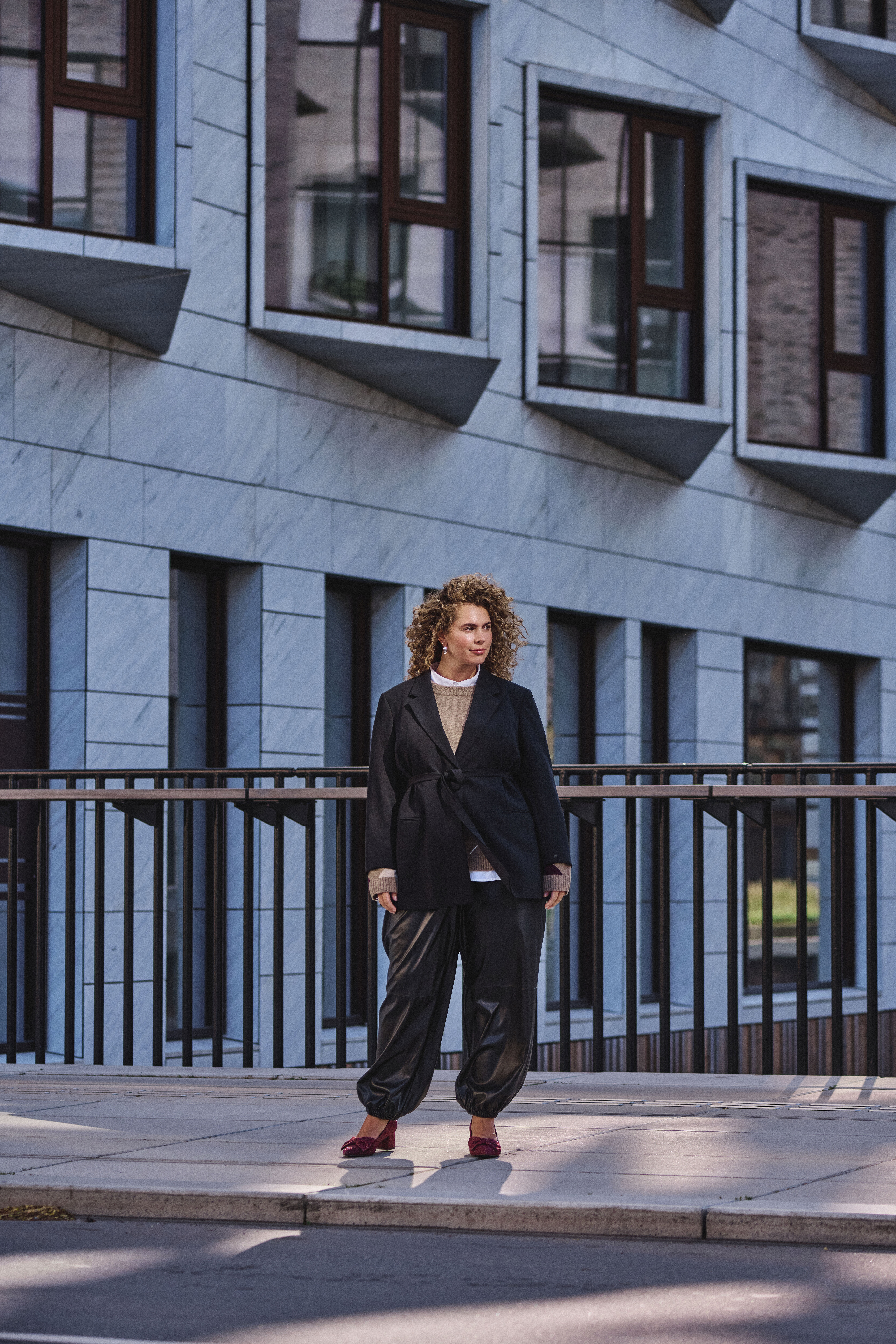 ZizziTyylik&auml;s kontrasti ripauksella kimallusta, , Model