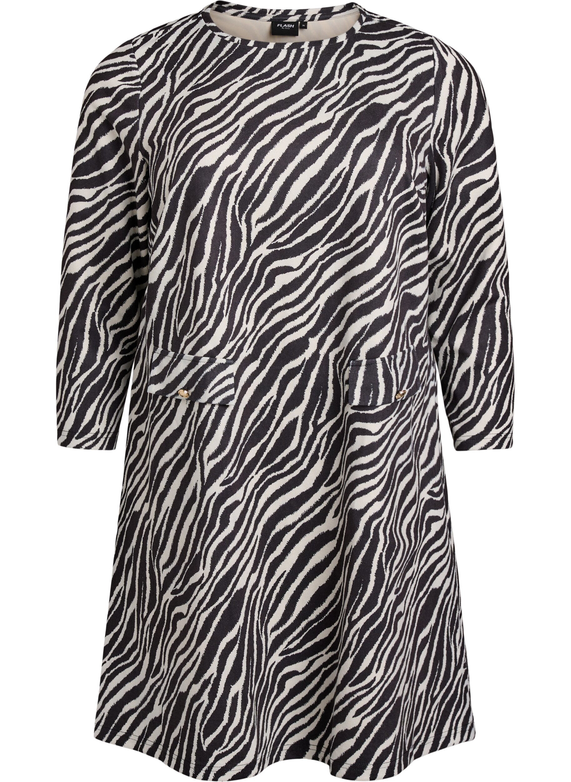 Lyhyt A-linjainen mekko 7/8-hihoilla